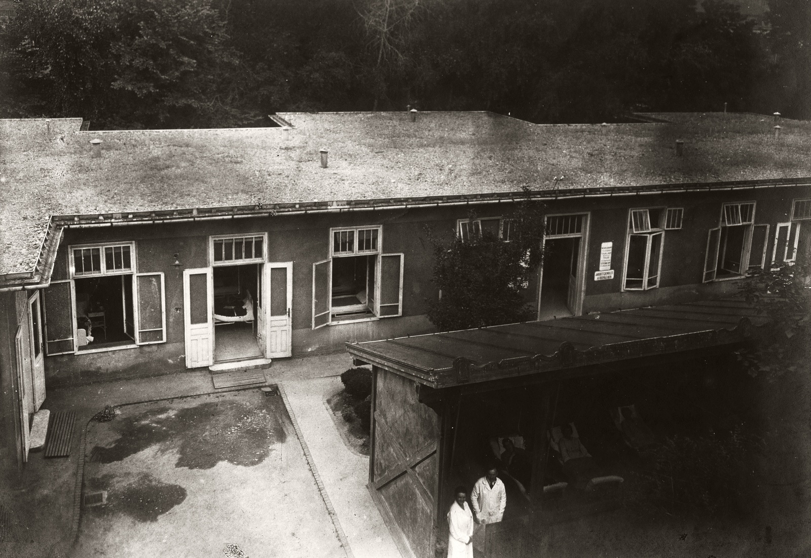 Hungary, Budapest VIII., Üllői út 78/b, Pázmány Péter Tudományegyetem (később Semmelweis Egyetem) III. sz. Belgyógyászati (később Urológiai) Klinika, ekkor a tüdőbetegek pavilonja., 1922, Semmelweis Egyetem Levéltára, Budapest, Fortepan #74501