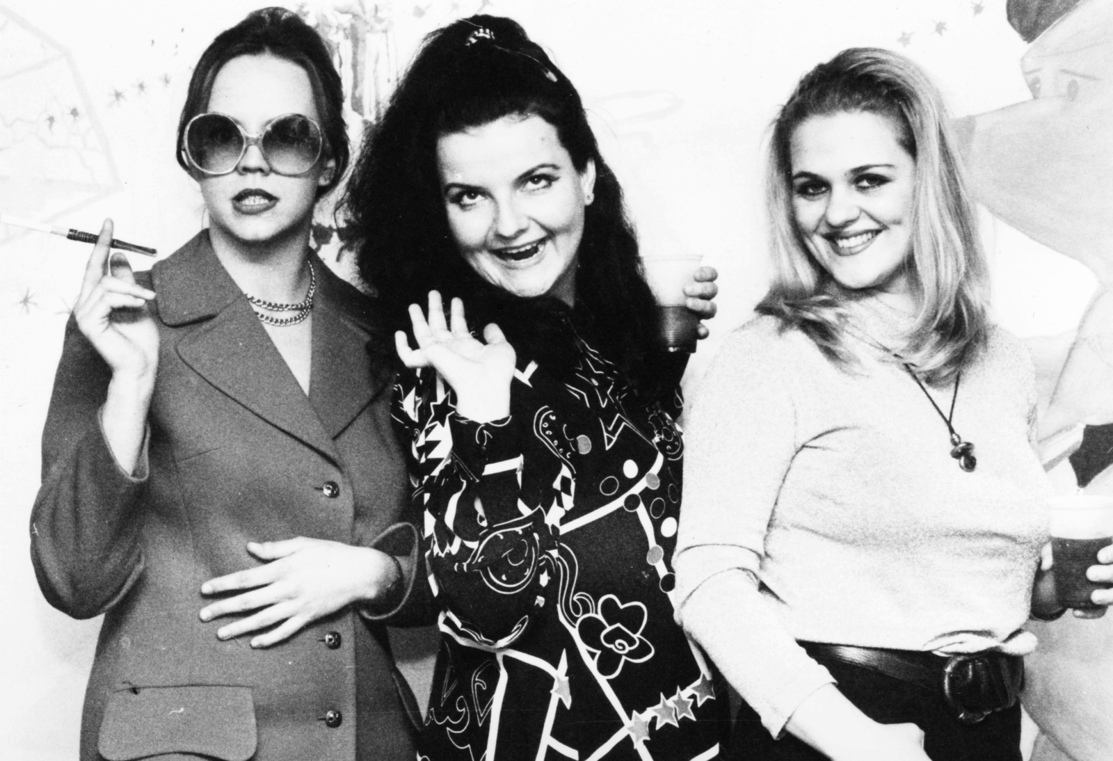 1981, Semmelweis Egyetem Levéltára, fashion, cigarette, smoking, women, shades, fun, fashion show, cigarette holder, three people, Fortepan #74529