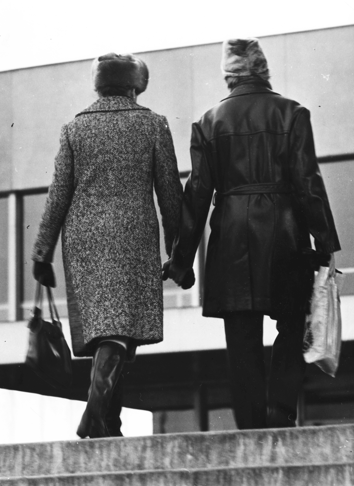 1975, Semmelweis Egyetem Levéltára, hold hands, Fortepan #74549