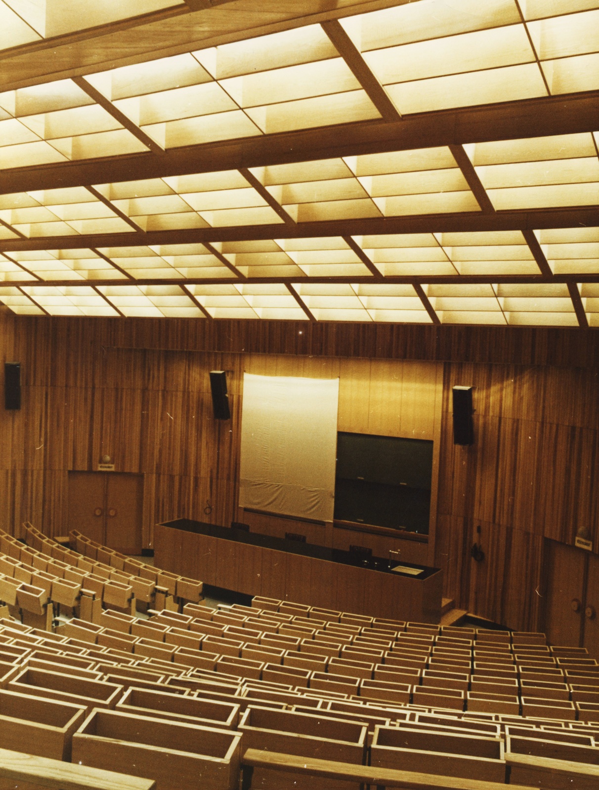 Hungary, Budapest VIII., Nagyvárad tér, SOTE (később Semmelweis Egyetem) Elméleti Tömbje, előadóterem., 1980, Semmelweis Egyetem Levéltára, colorful, lecture hall, Budapest, Fortepan #74602
