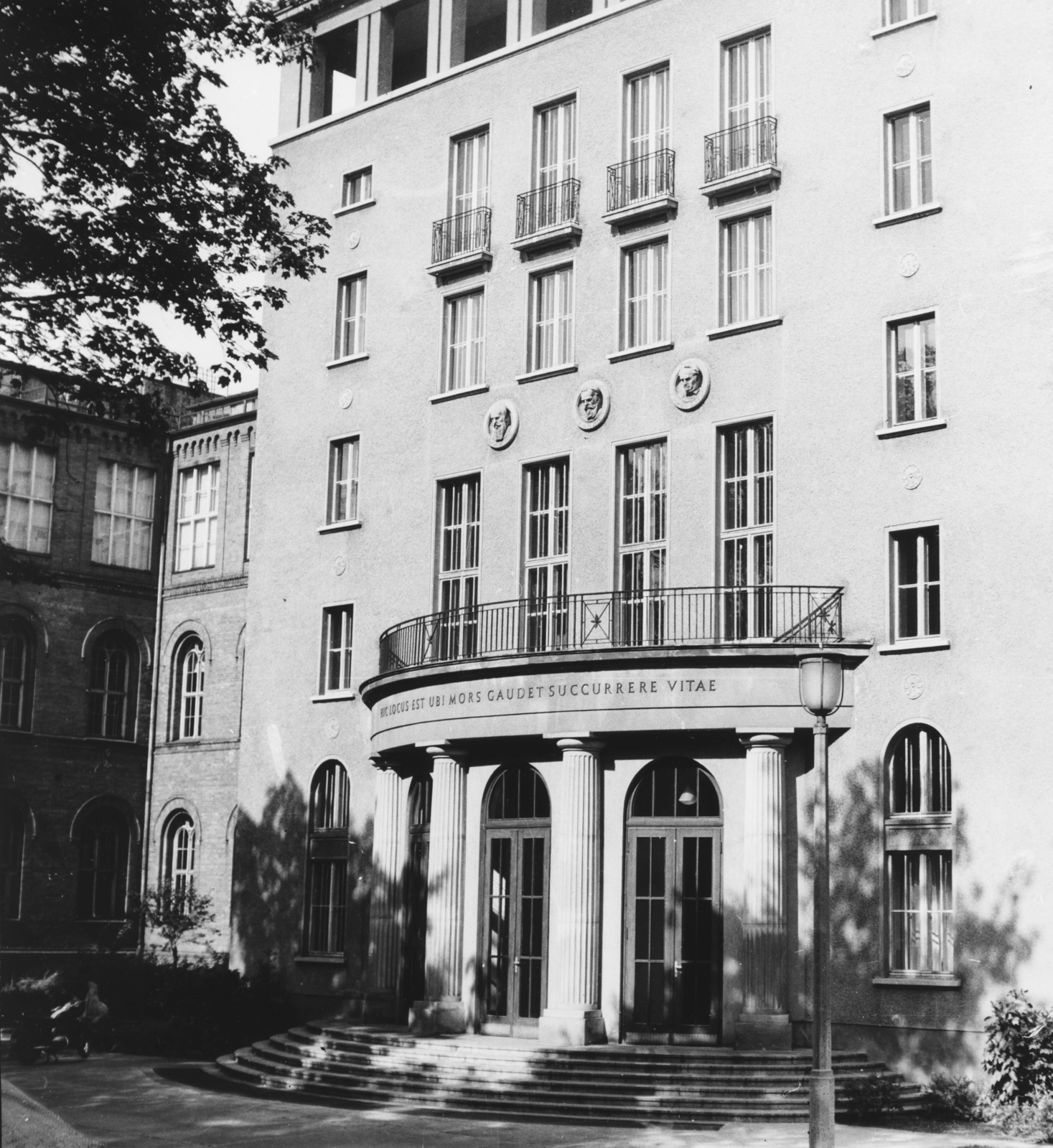 Németország, Berlin, Philippstrasse, a Charité egyetemi kórház anatómiai intézete., 1980, Semmelweis Egyetem Levéltára, NDK, Kelet-Berlin, Fortepan #74615