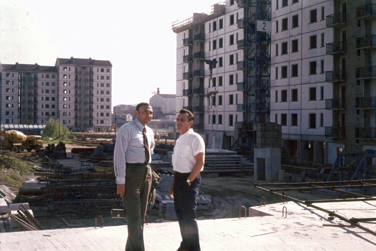 Italy, Milan, Bicocca-negyed a Via Ponale felől a Viale Giovanni Suzzale felé nézve., 1972, Fülöp Imre, Kalocsai István, colorful, construction, Fortepan #74721