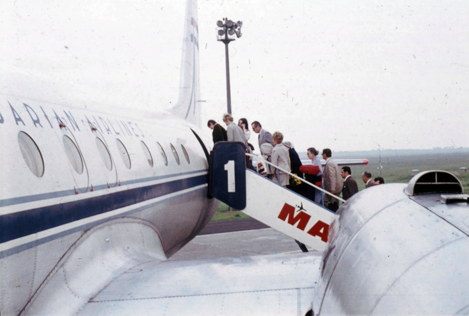 Hungary, Ferihegy (now - Ferenc Liszt) International Airport, Budapest XVIII., MALÉV IL-18-as repülőgép., 1972, Fülöp Imre, Kalocsai István, colorful, Soviet brand, airplane, Ilyushin-brand, Hungarian Airlines, passenger, Budapest, aircraft steps, Fortepan #74746