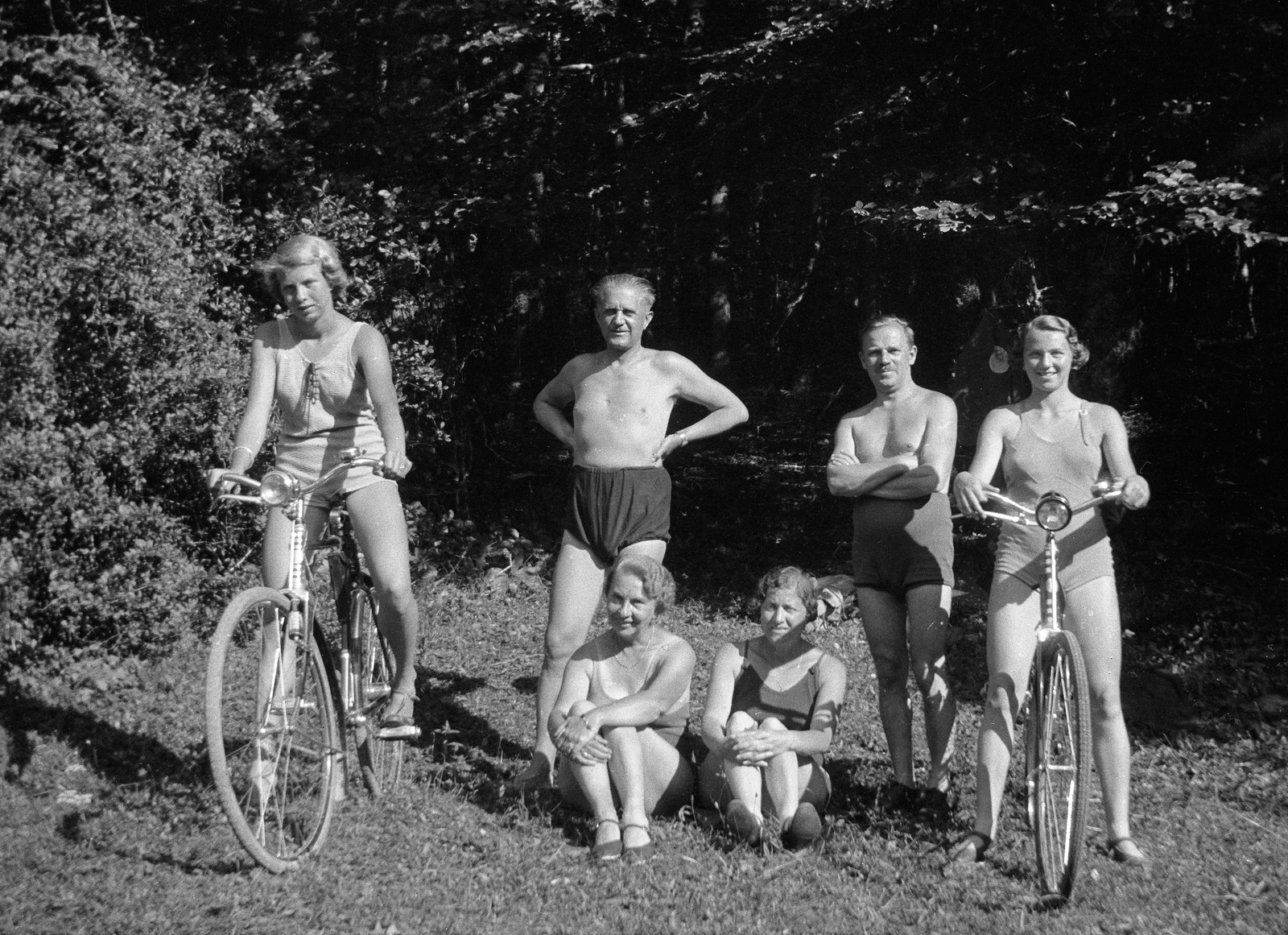 Austria, a Weissensee partján., 1936, Romák Éva, bicycle, Fortepan #74775