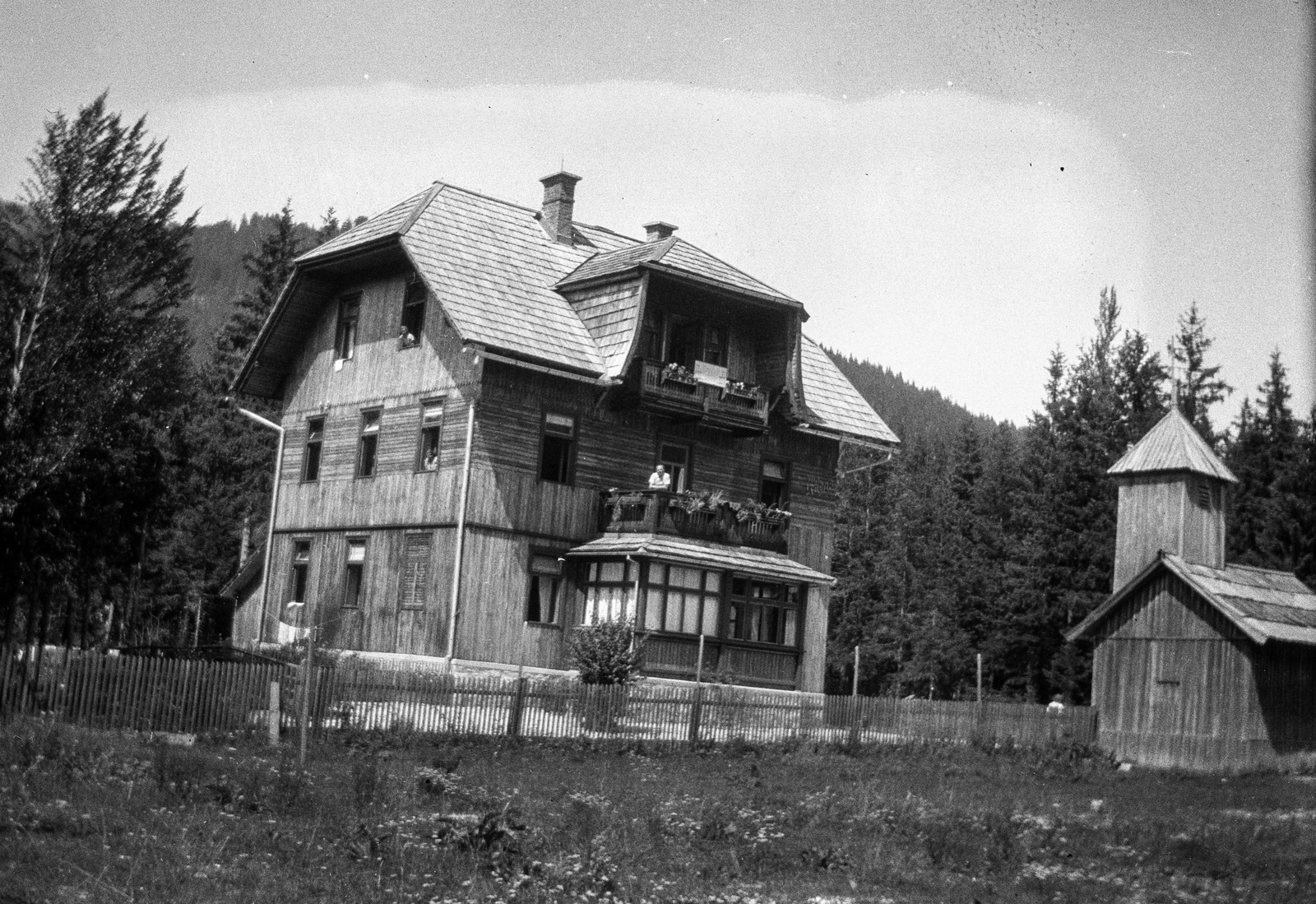 1934, Romák Éva, fence, chapel, wooden cottage, Fortepan #74822