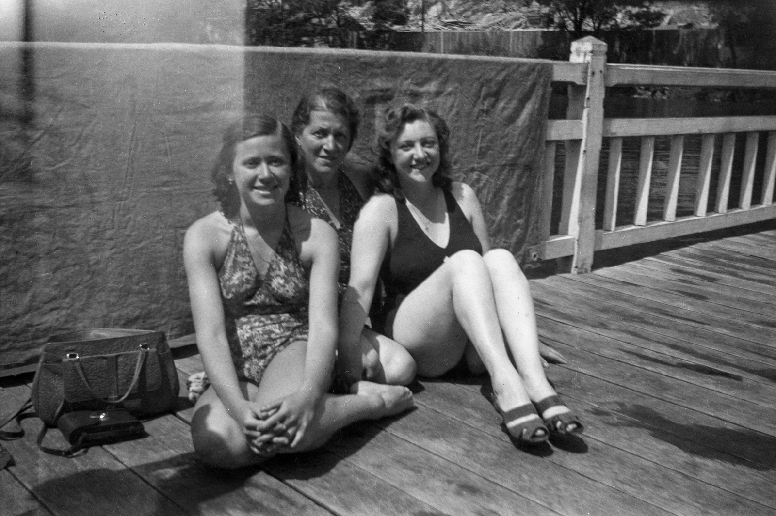 1941, Romák Éva, bathing suit, sunbathe, girl, Fortepan #74847
