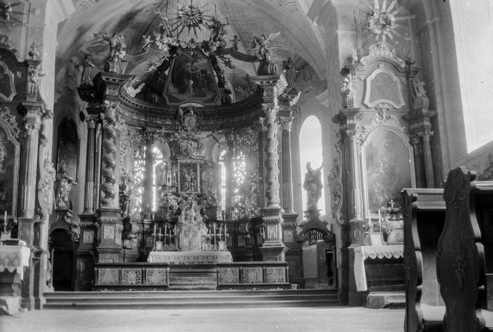 Hungary, Sümeg, Sarlós Bodogasszony kegytemplom oltára., 1948, Romák Éva, altar, church interior, Fortepan #74876