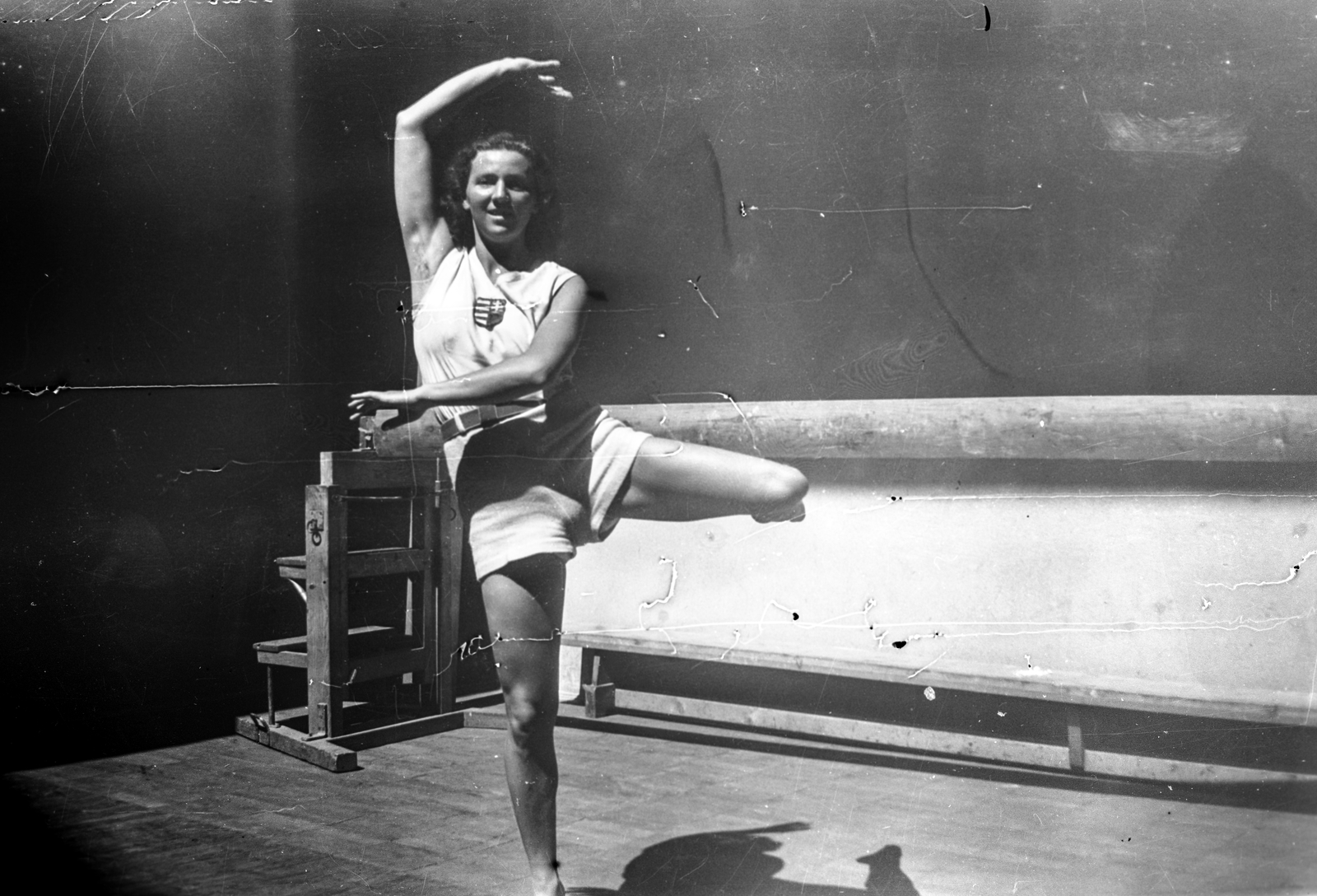 1948, Romák Éva, female gymnast, Kossuth coat of arms, posture, Fortepan #74877