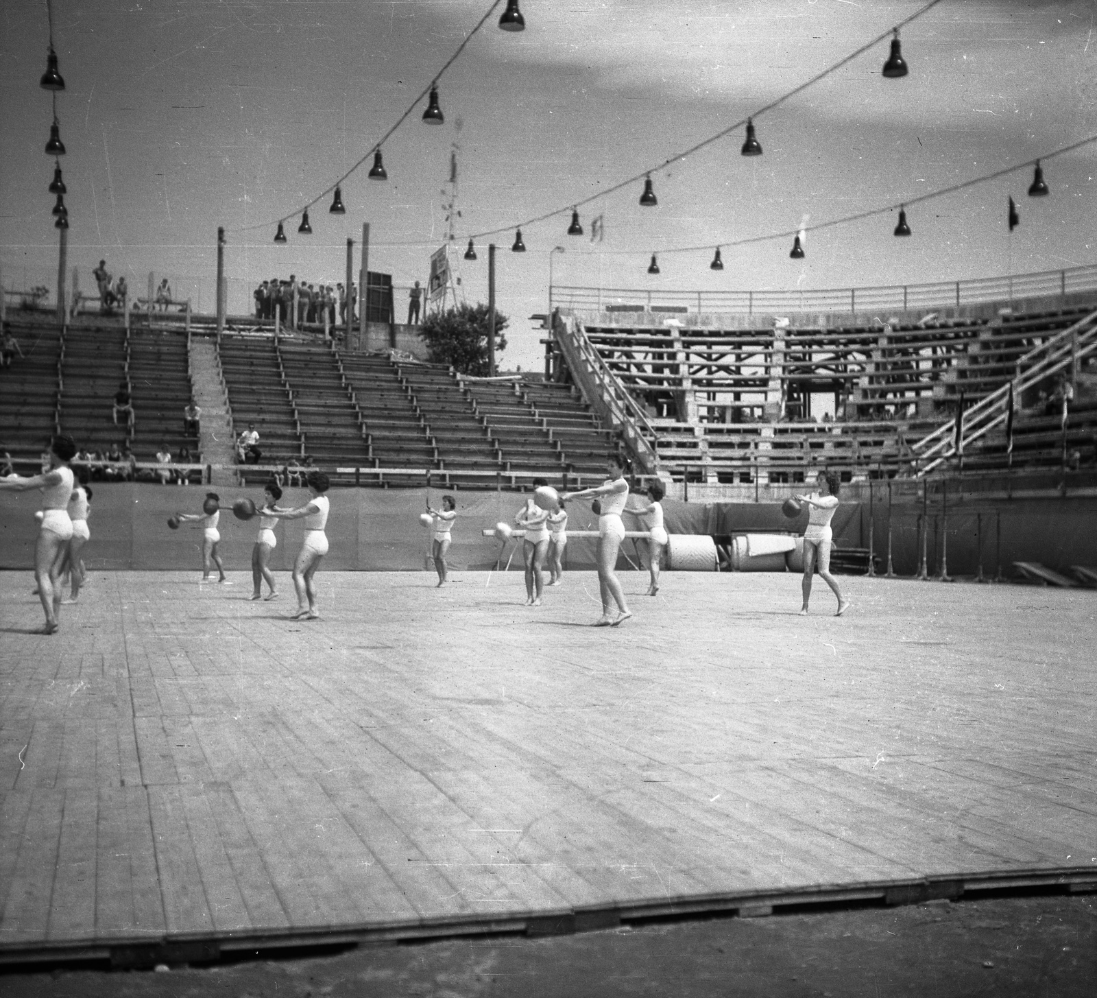 Hungary, Budapest XIV., Istvánmezei út, a Kisstadion építése., 1960, Romák Éva, stadium, Budapest, Fortepan #74971