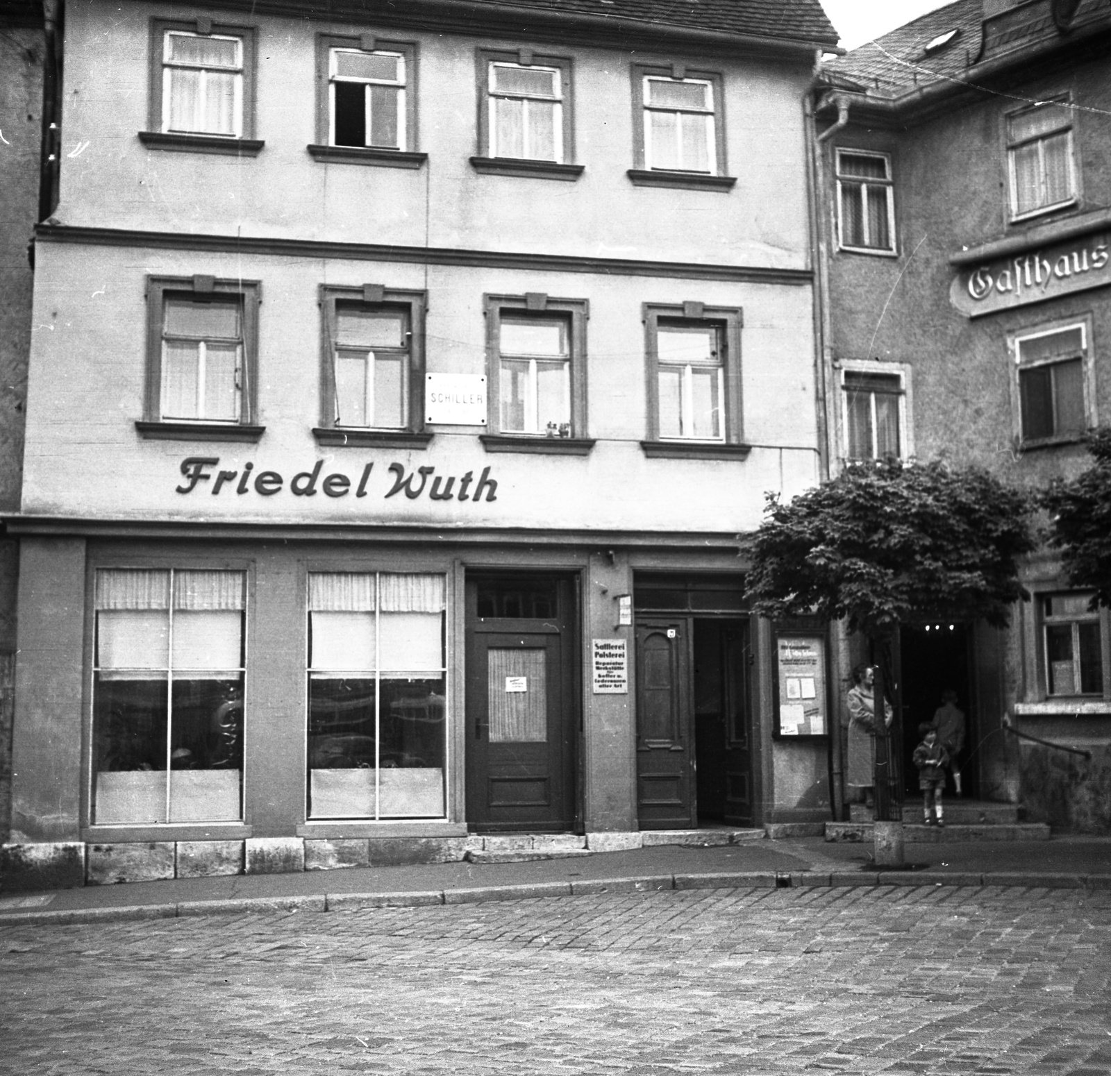 Germany, Weimar, Frauentorstrasse 21. a Frauenplan felől nézve. Ebben a házban élt Schiller 1787-től 1789-ig., 1960, Romák Éva, GDR, Fortepan #74999