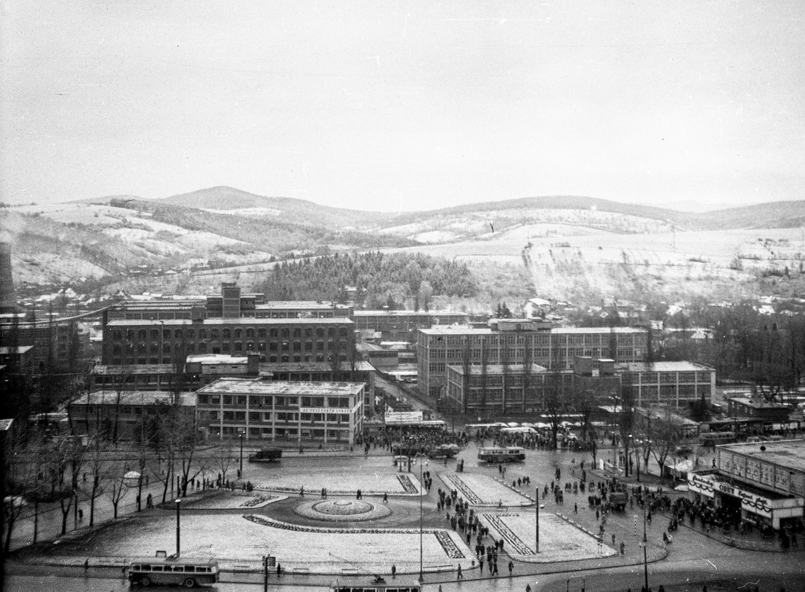 Czech Republik, Zlín, (Gottwaldov), Baťa cipőgyár épületei a Moszkva szállodából nézve., 1960, Romák Éva, Czechoslovakia, trolley bus, Vladimír Karfík-design, constructivist architecture, Fortepan #75003