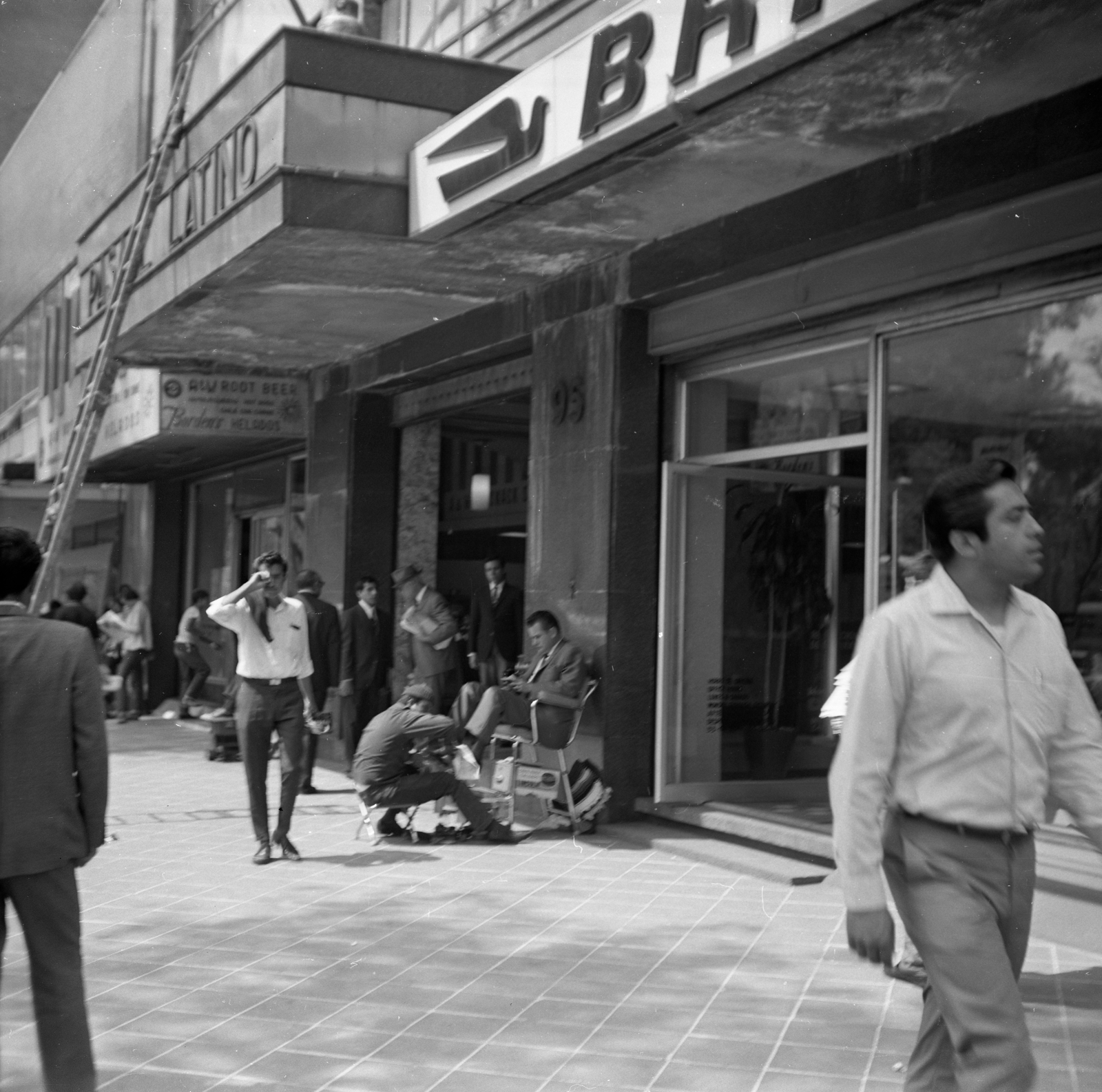 Mexico, Mexico City, 1968, Romák Éva, shoe polishing, Fortepan #75023