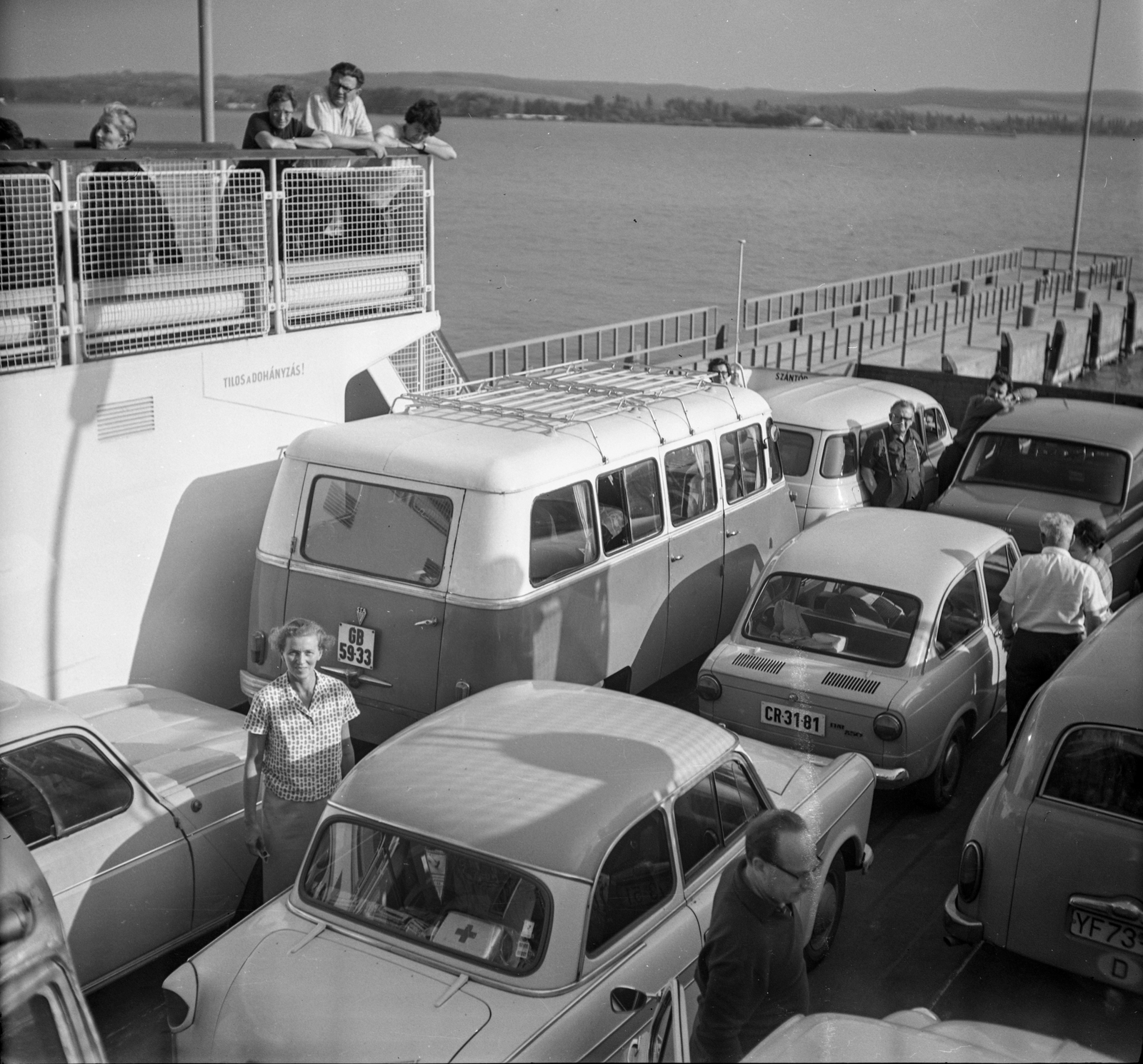 Magyarország,Balaton, Tihany, kikötő, Komp II. (most Kisfaludy Sándor) fedélzete., 1969, Romák Éva, komp, Fiat-márka, Nysa-márka, olasz gyártmány, mikrobusz, lengyel gyártmány, rendszám, Fiat 850, Kisfaludy Sándor/Komp II. komp, országjelzés, Nysa N59, Trabant 600, Fortepan #75042