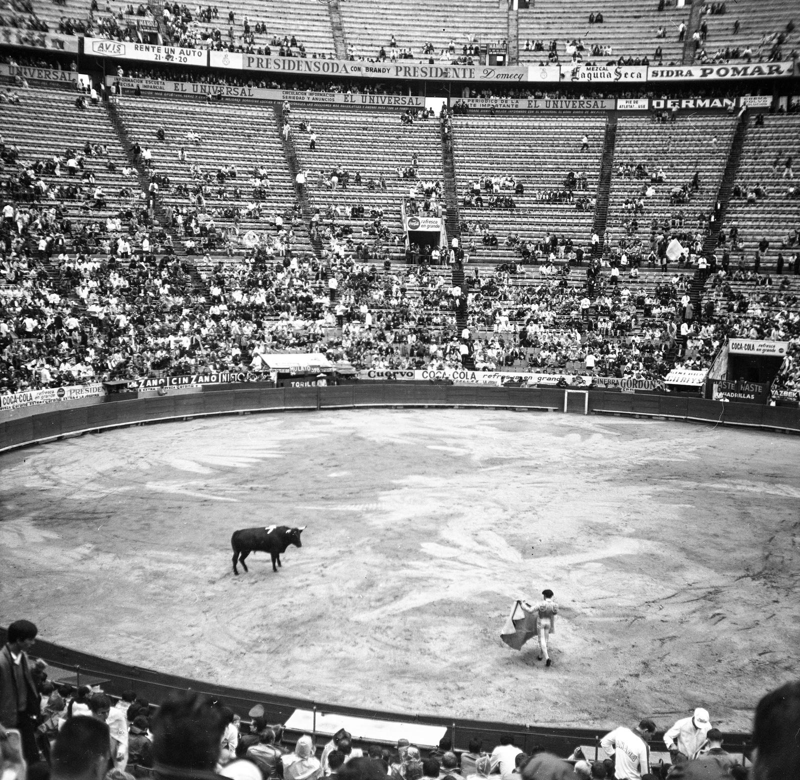 Mexikó, Mexikóváros, Monumental bikaviadal aréna., 1968, Romák Éva, torreádor, bikaviadal, Fortepan #75057