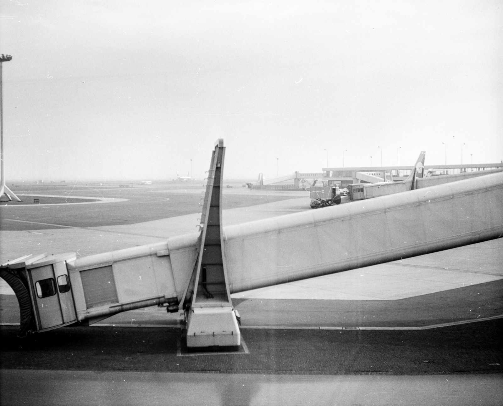 Netherlands, Amsterdam, Schiphol repülőtér., 1968, Romák Éva, airport, Fortepan #75072