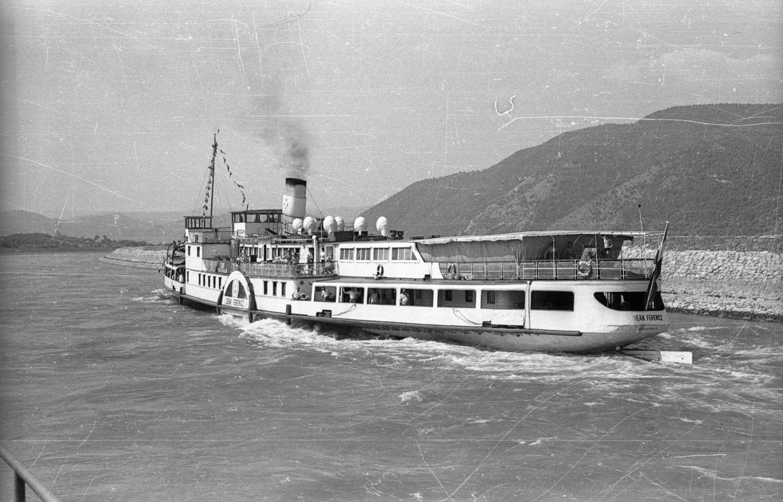 Romania,Serbia, Duna, a Vaskapu-szoros hajózócsatornája. Deák Ferencz lapátkerekes gőzhajó., 1960, Drobni Nándor, Droppa Kálmán, ship, steamboat, Dunagyöngye/Deák Ferencz ship, Fortepan #75087