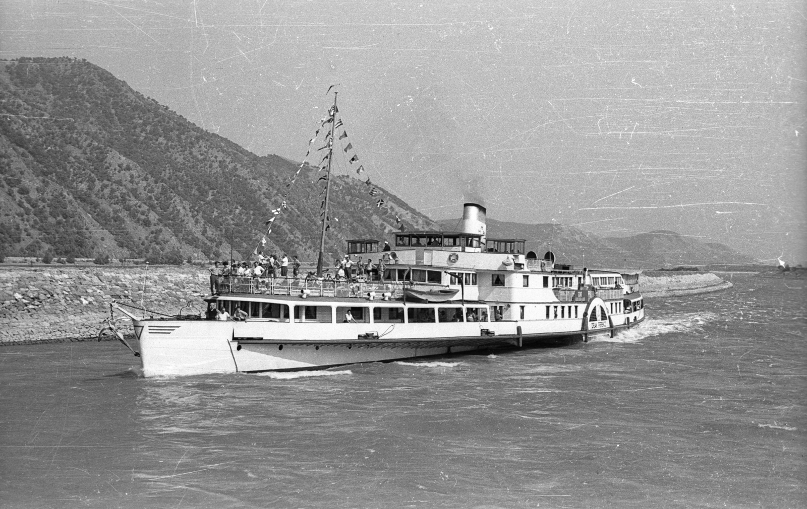 Romania,Serbia, Duna, a Vaskapu-szoros hajózócsatornája. Deák Ferencz lapátkerekes gőzhajó., 1960, Drobni Nándor, Droppa Kálmán, ship, steamboat, Dunagyöngye/Deák Ferencz ship, Fortepan #75088