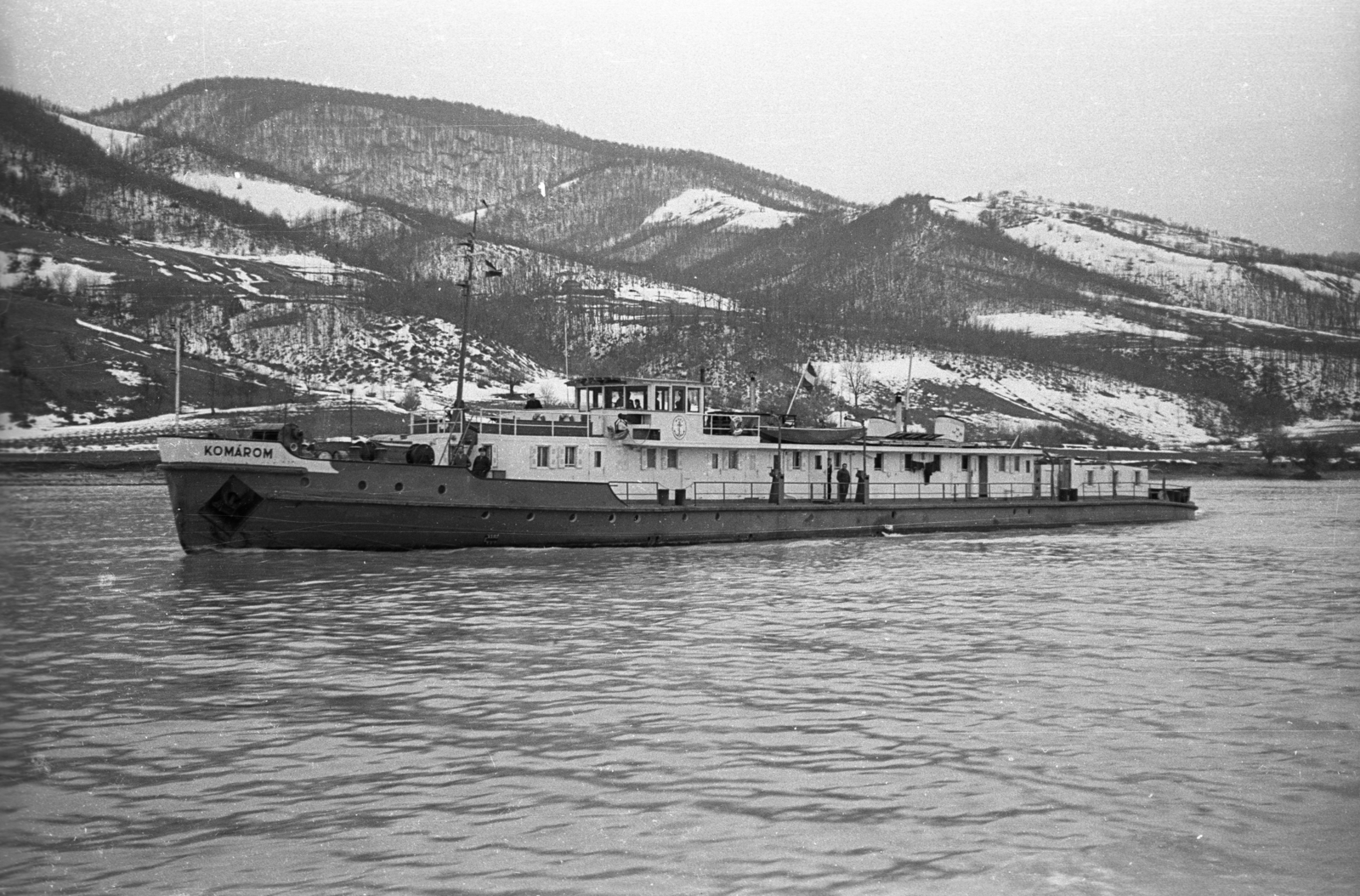 1960, Drobni Nándor, Droppa Kálmán, ship, winter, snow, river, water surface, shore, Stationary Ship No351/Komárom ship, Fortepan #75092