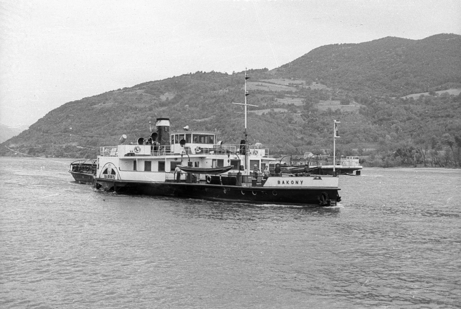 Romania,Serbia, Orșova, Bakony vontatóhajó., 1961, Drobni Nándor, Droppa Kálmán, ship, river, water surface, shore, steamboat, Bakony-ship, Fortepan #75116