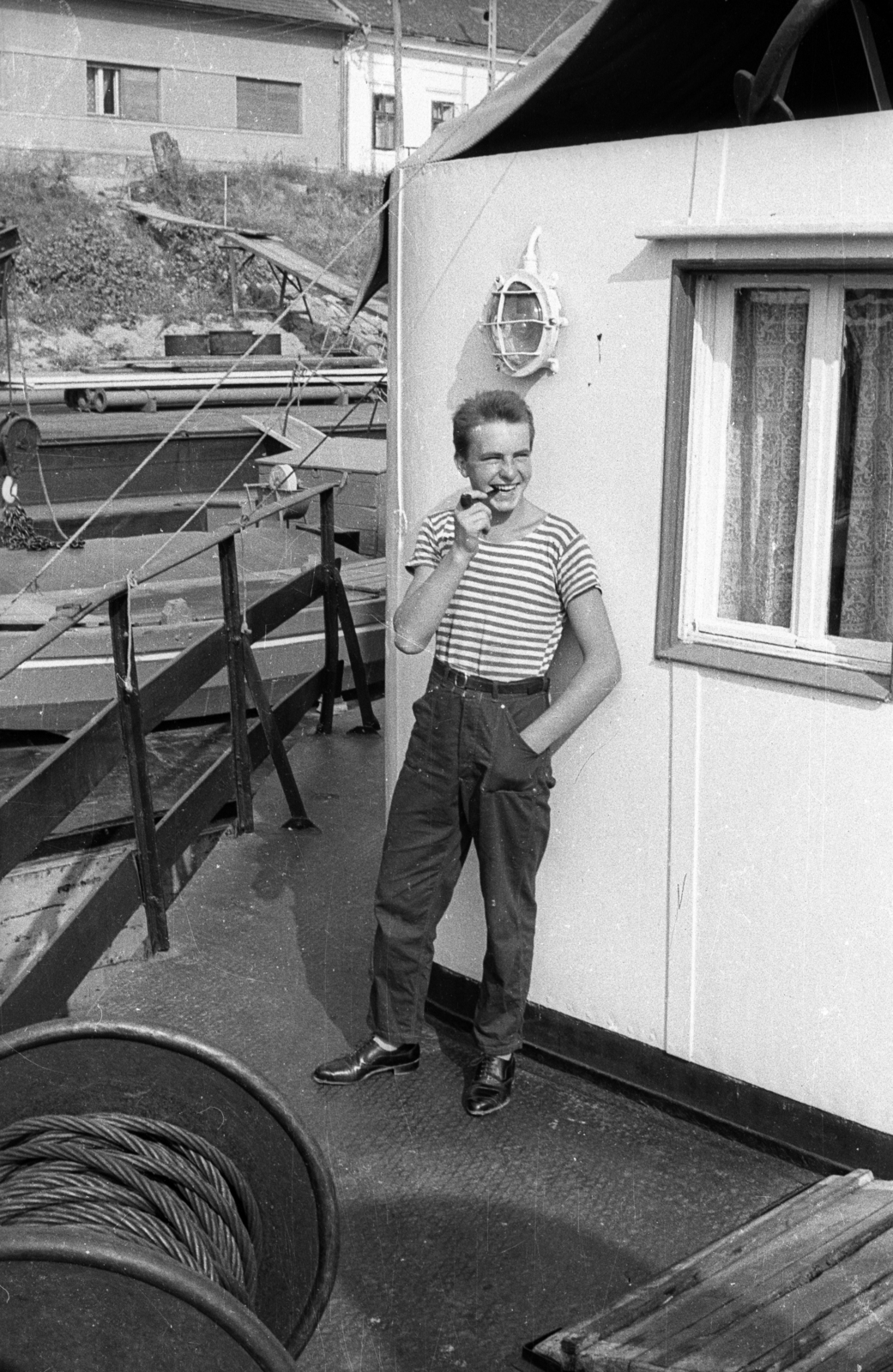 Romania, Orșova, kikötő a Dunán., 1961, Drobni Nándor, Droppa Kálmán, portrait, ship, pipe, man, sailor, Fortepan #75118