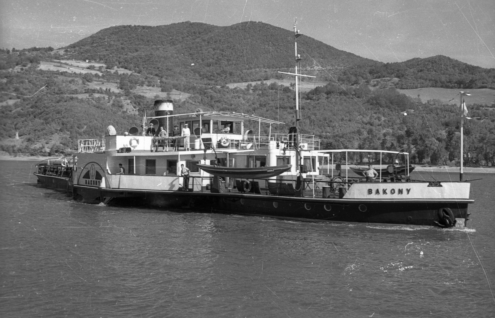 Romania,Serbia, Orșova, Bakony vontatóhajó., 1961, Drobni Nándor, Droppa Kálmán, ship, river, water surface, shore, steamboat, Bakony-ship, Fortepan #75134