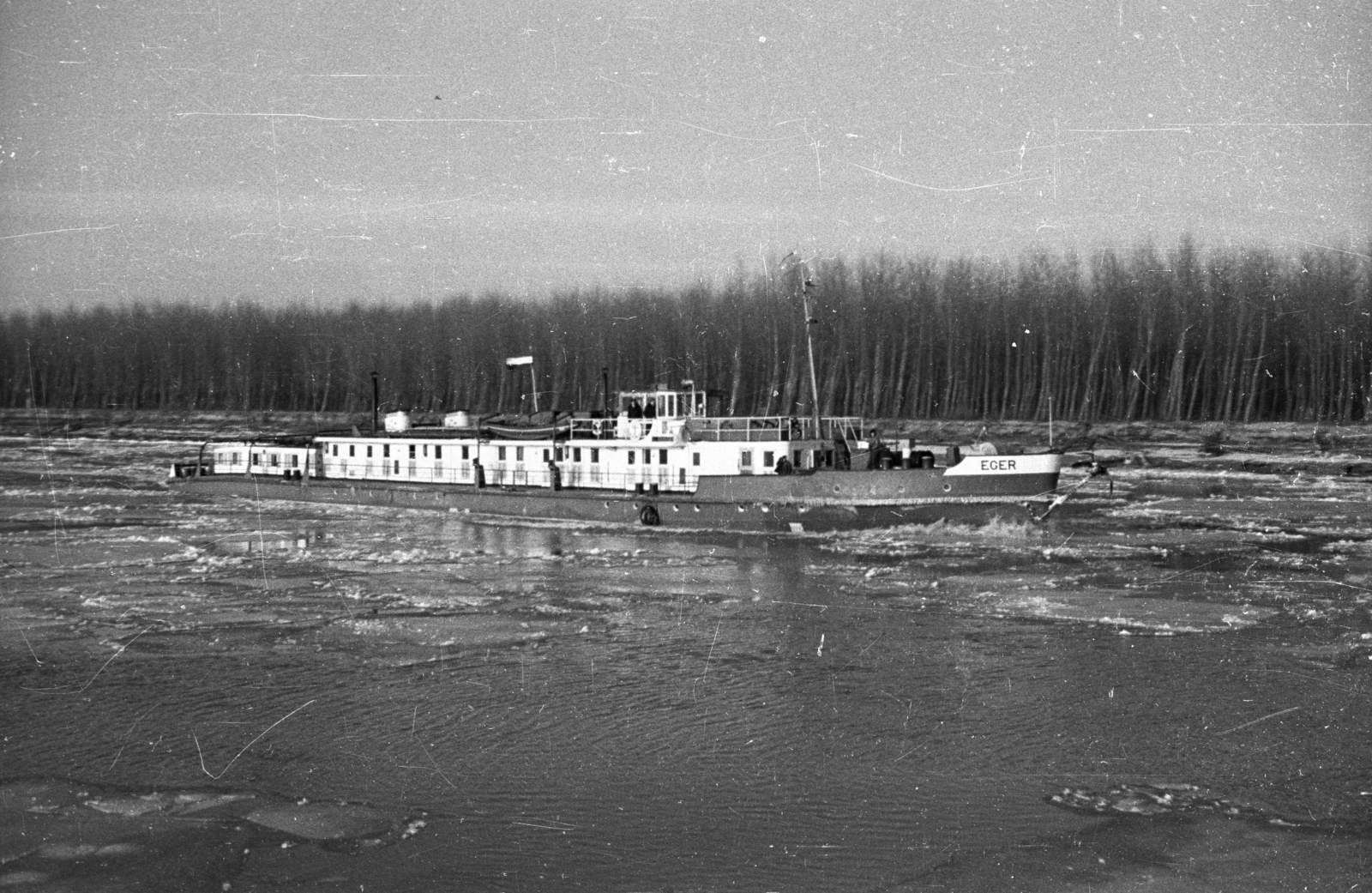 1961, Drobni Nándor, Droppa Kálmán, ship, winter, river, water surface, shore, ice breaking, Eger/NU-2 ship, Fortepan #75139