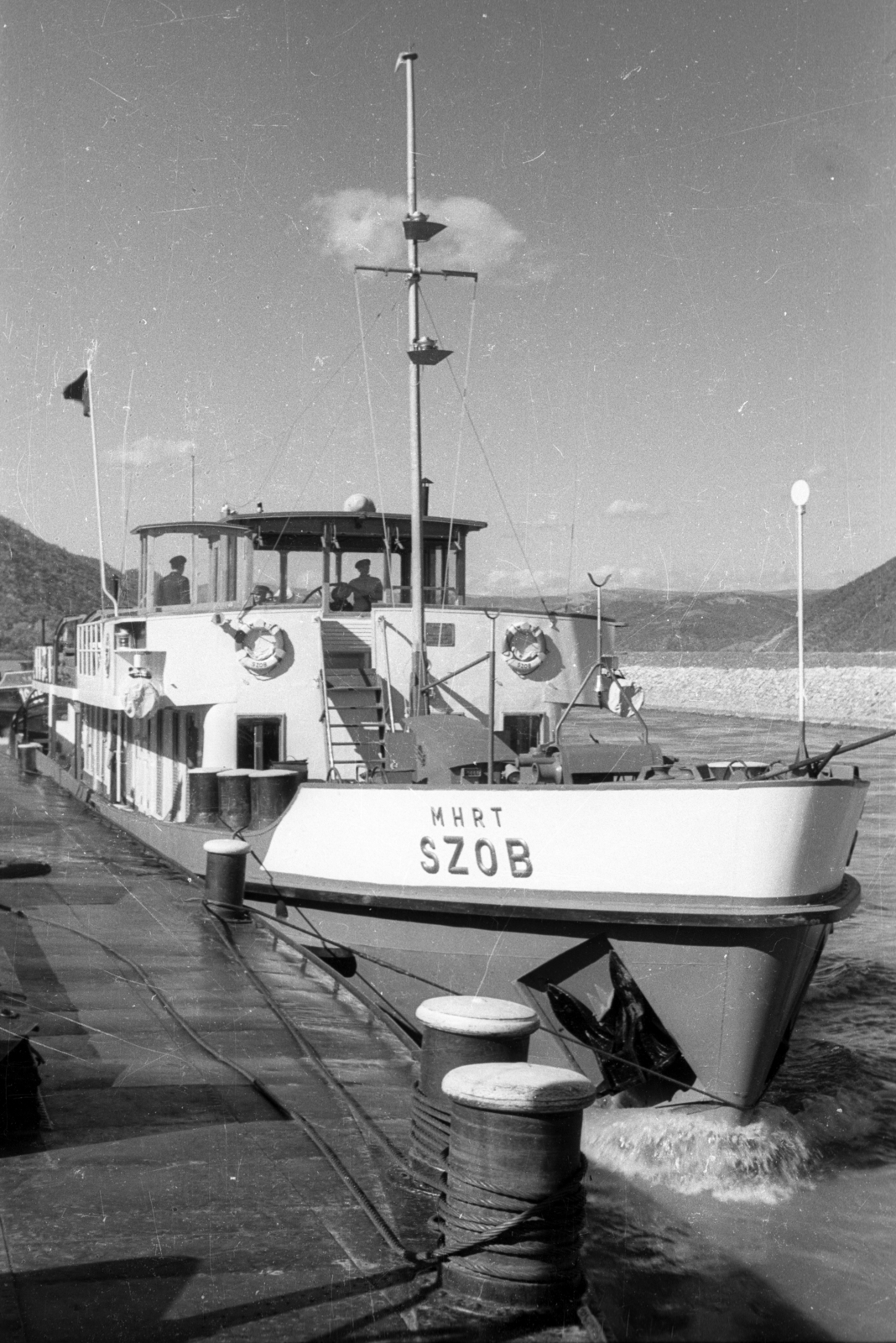 Romania,Serbia, Duna, a Vaskapu-szoros hajózócsatornája, a Szob vontatóhajó mellévett uszállyal., 1962, Drobni Nándor, Droppa Kálmán, ship, Szob ship, Fortepan #75144