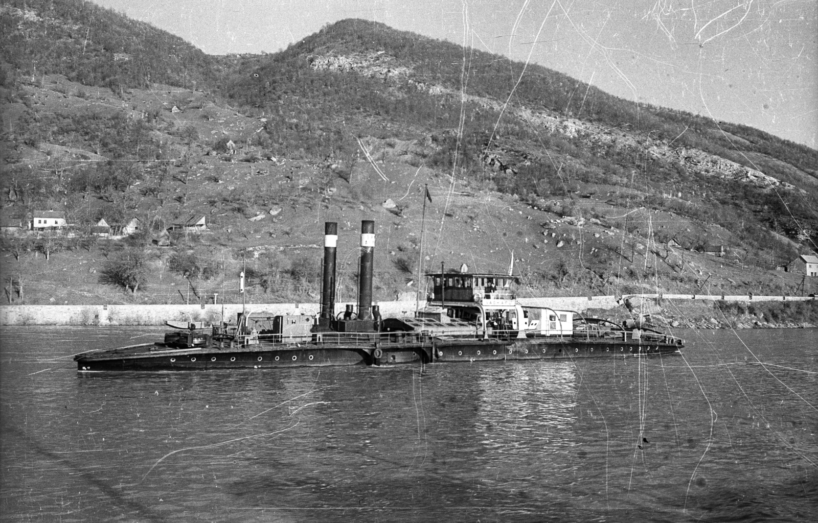 Romania, Duna, Vaskapu-szoros, a Vaskapu vontató gőzhajó a Grében sziklaszirtnél., 1964, Drobni Nándor, Droppa Kálmán, ship, steamboat, Vaskapu ship, Fortepan #75199