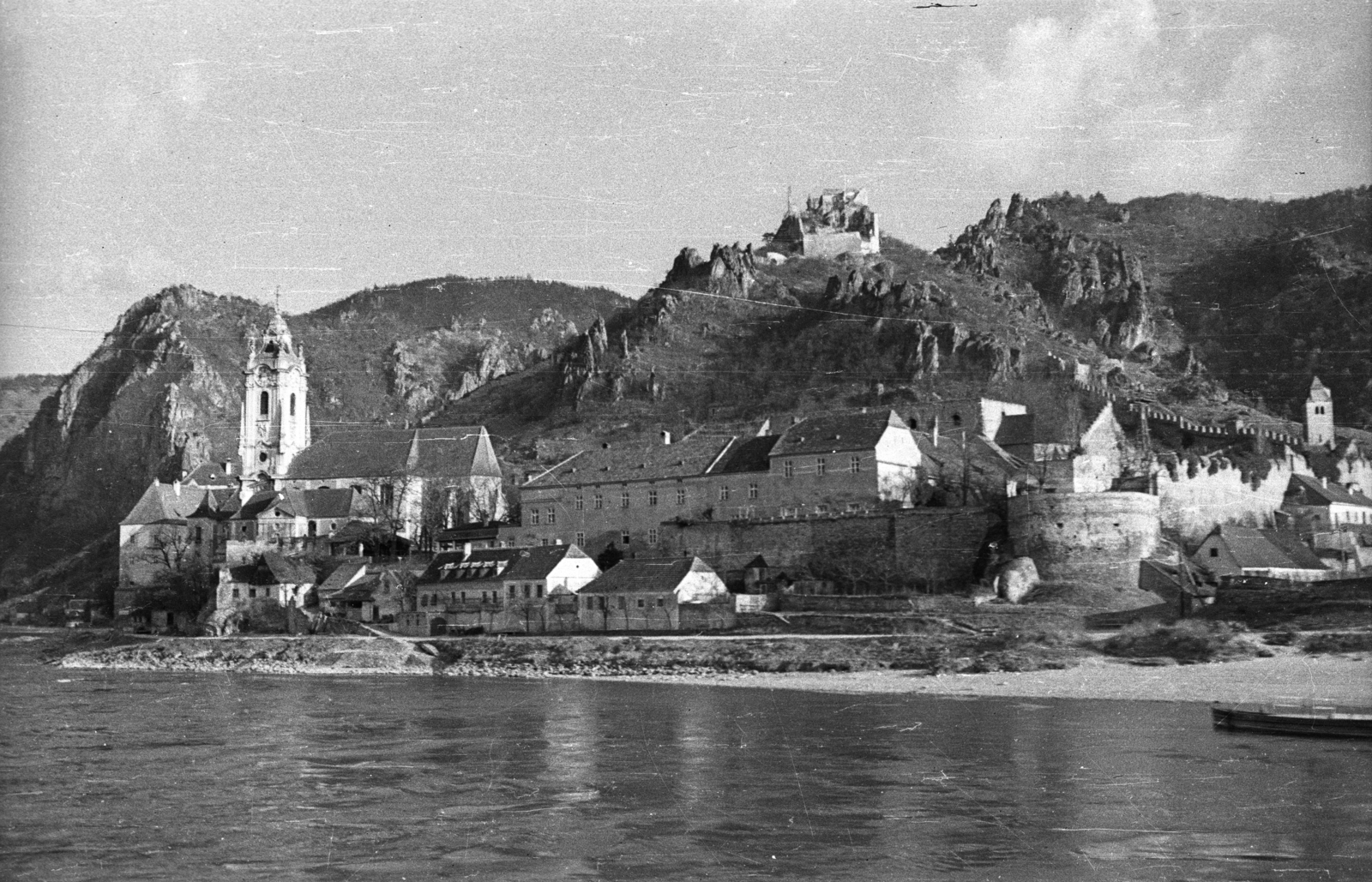 Austria, Dürnstein, a város a Dunáról nézve., 1964, Drobni Nándor, Droppa Kálmán, Fortepan #75233