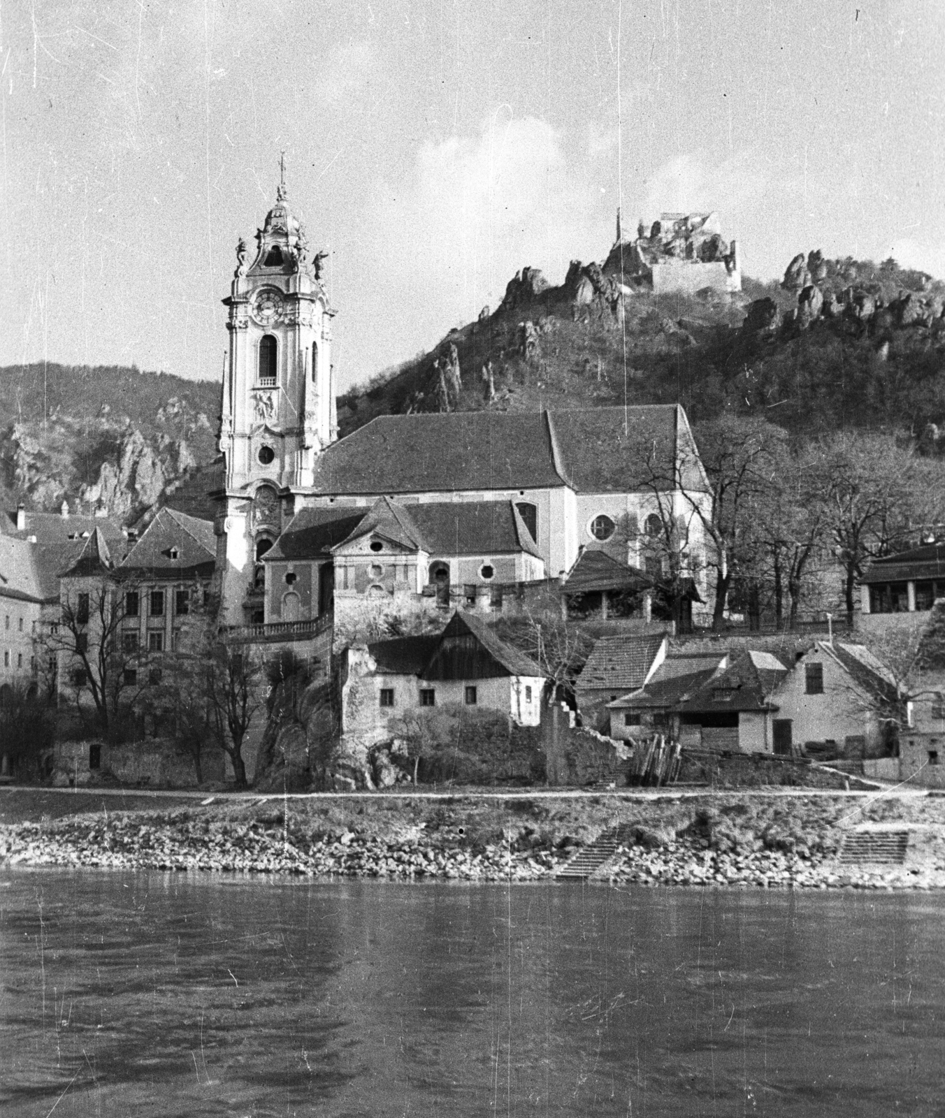 Austria, Dürnstein, a város a Dunáról nézve., 1964, Drobni Nándor, Droppa Kálmán, church, Fortepan #75234