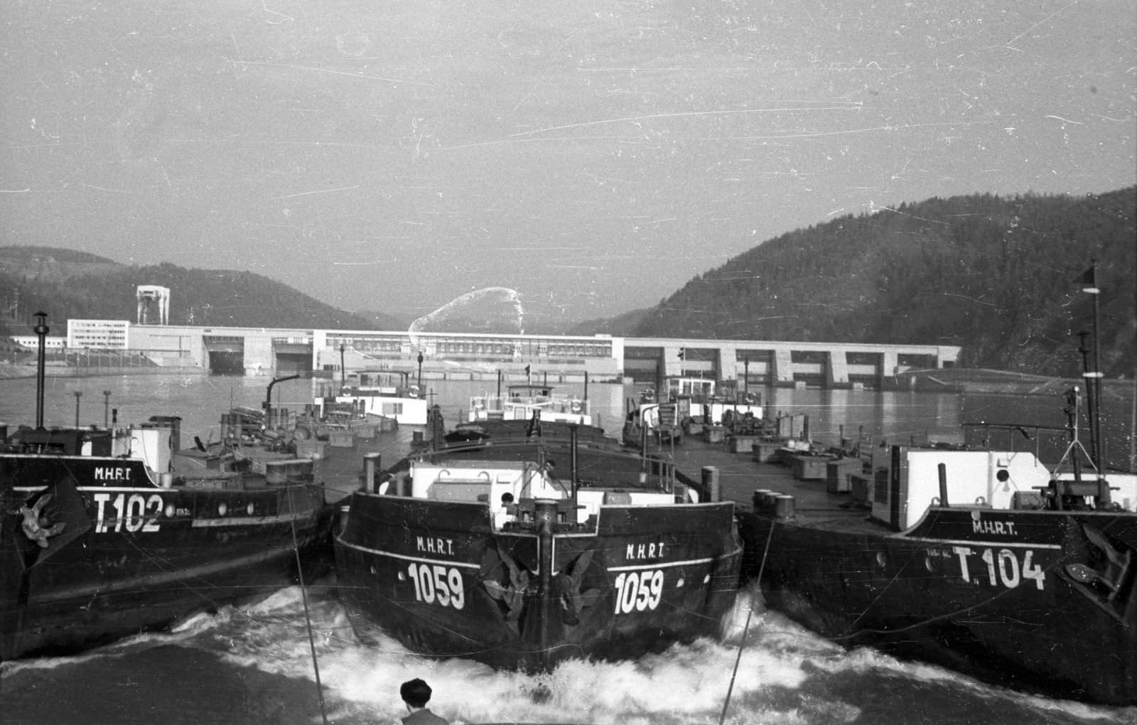 Austria, Aschach, erőmű a Dunán., 1964, Drobni Nándor, Droppa Kálmán, barge, MHRT 1059 barge, Fortepan #75249