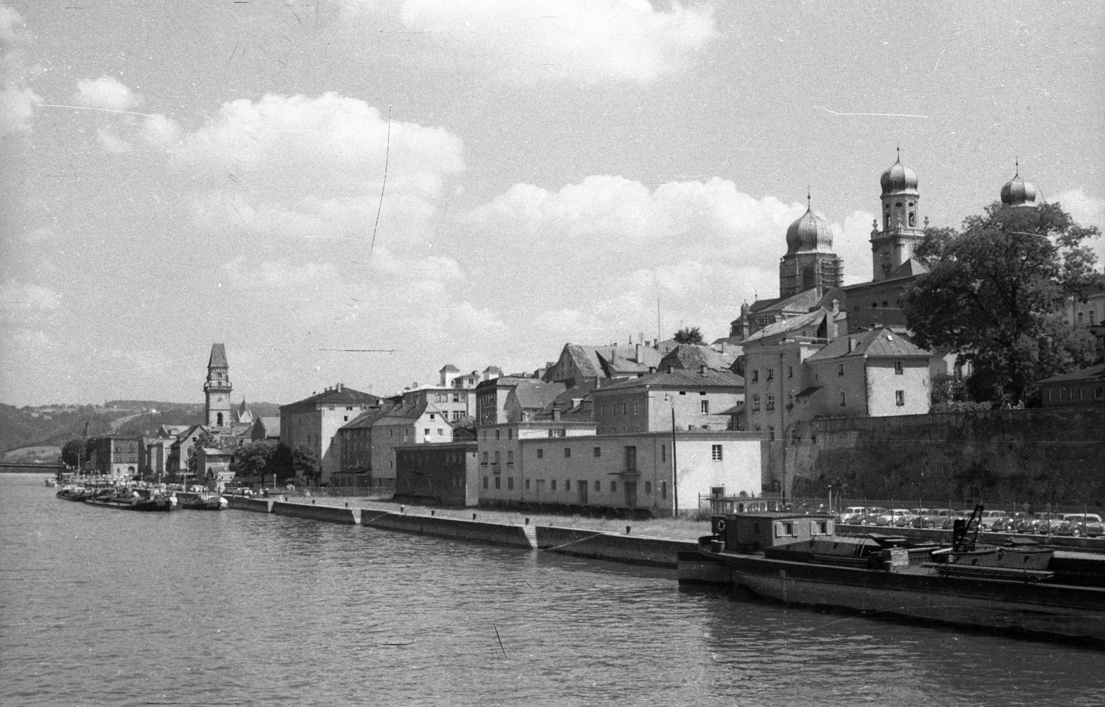 Németország, Passau, a város a Dunáról nézve, balra elöl a Városháza tornya., 1964, Drobni Nándor, Droppa Kálmán, NSZK, Fortepan #75253