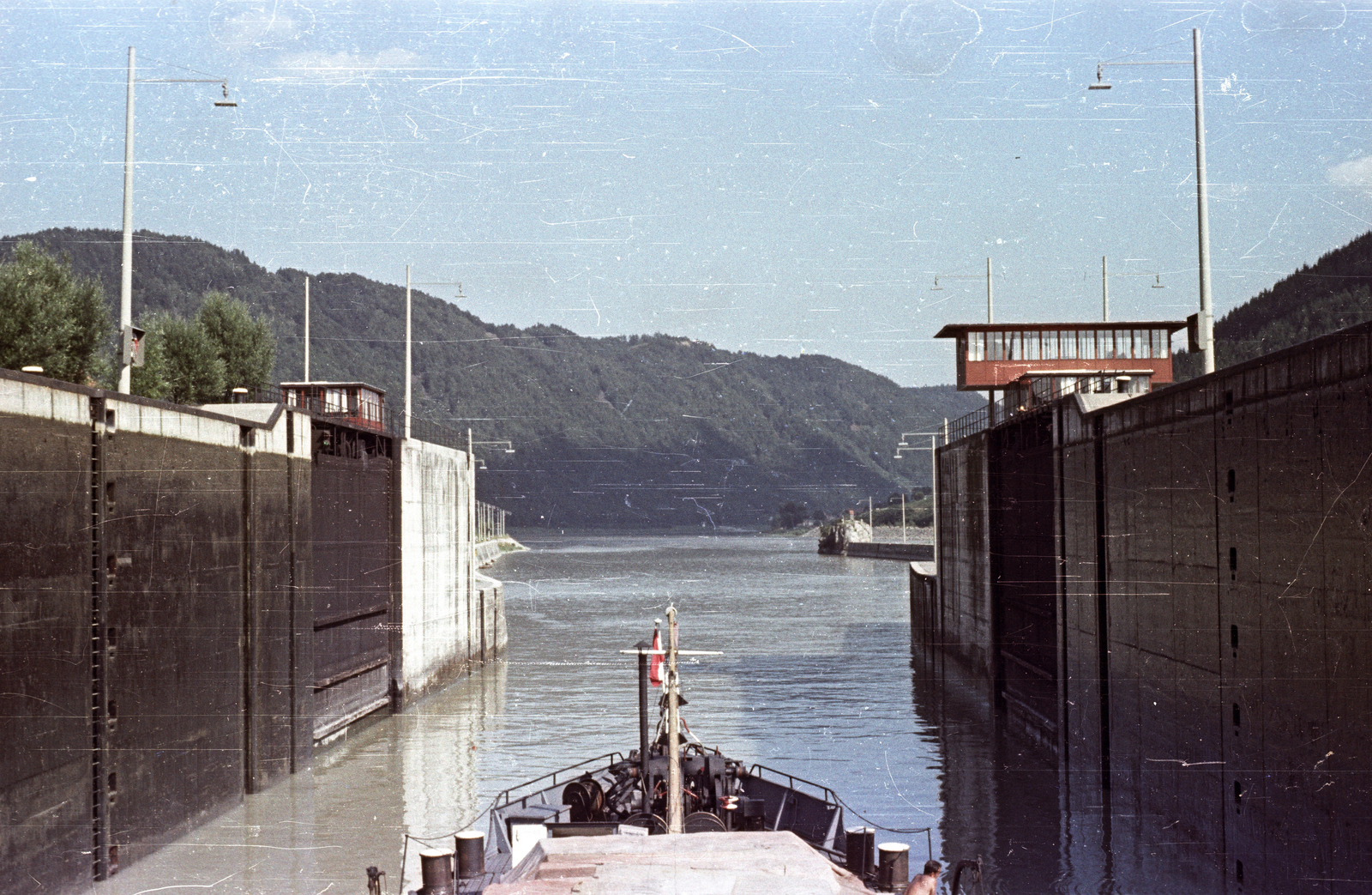 Germany, Jochenstein, Duna, az erőmű zsilipjének bal kamrája., 1963, Drobni Nándor, Droppa Kálmán, ship, colorful, Fortepan #75269