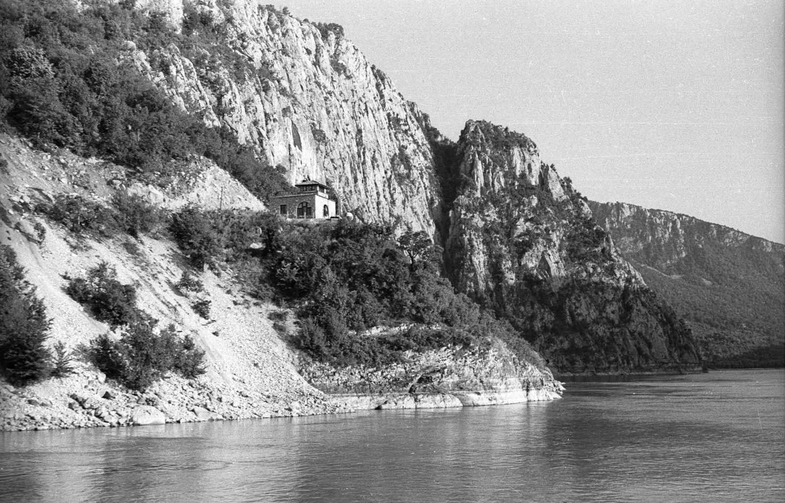 Serbia, a Nagy Kazán-szoros kijárata, Pena jelzőállomás., 1963, Drobni Nándor, Droppa Kálmán, Fortepan #75278