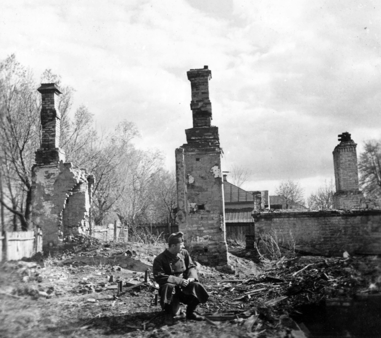 1942, Teller Ferenc, Gergelyi Béla, eastern front, war damage, second World War, damaged building, Fortepan #75405