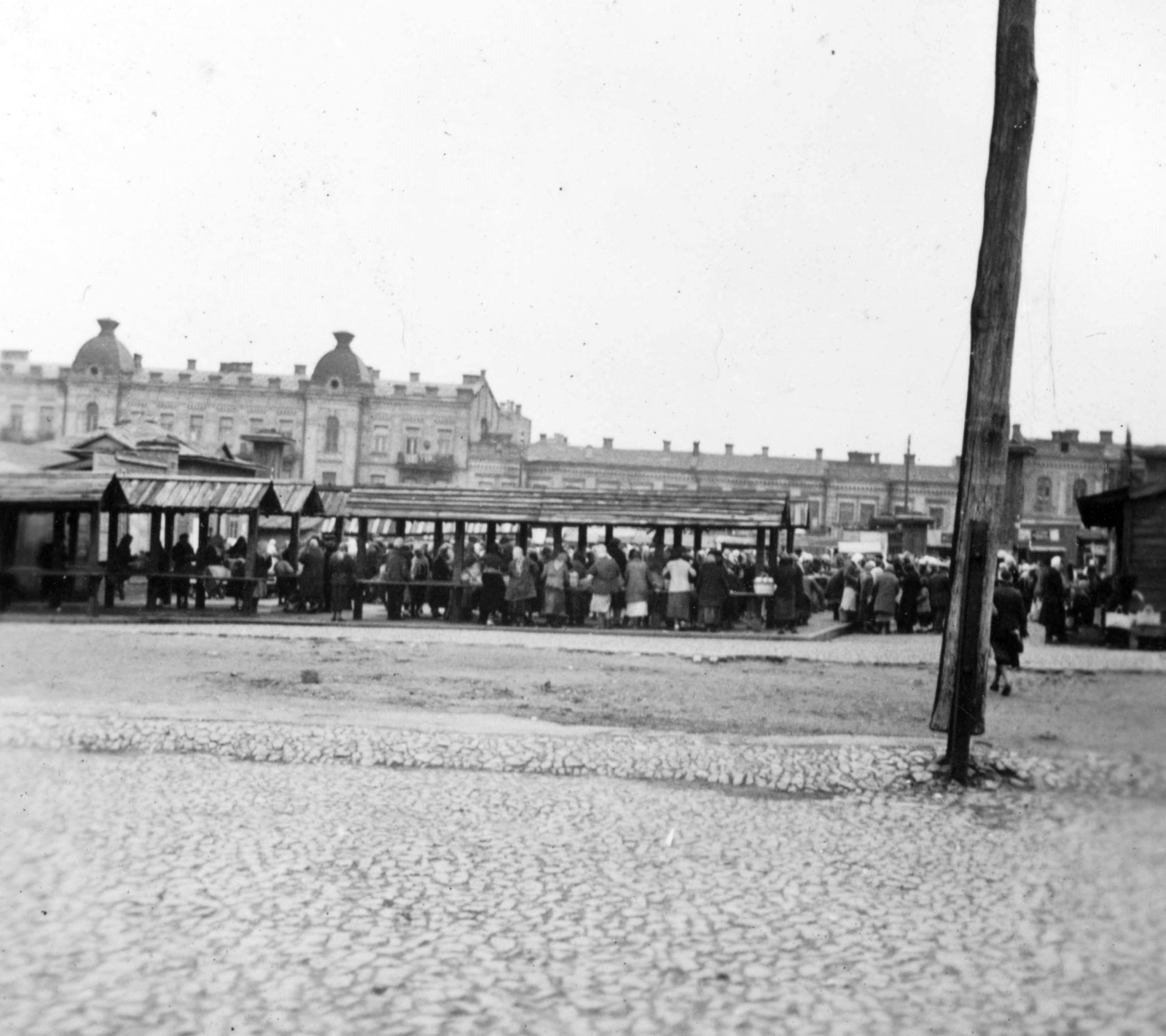 Ukrajna, Kijev, Galíciai tér / Halicka ploscsa (ekkor 1905-ös felkelés tere), piac., 1942, Teller Ferenc, Gergelyi Béla, piac, tér, Fortepan #75417