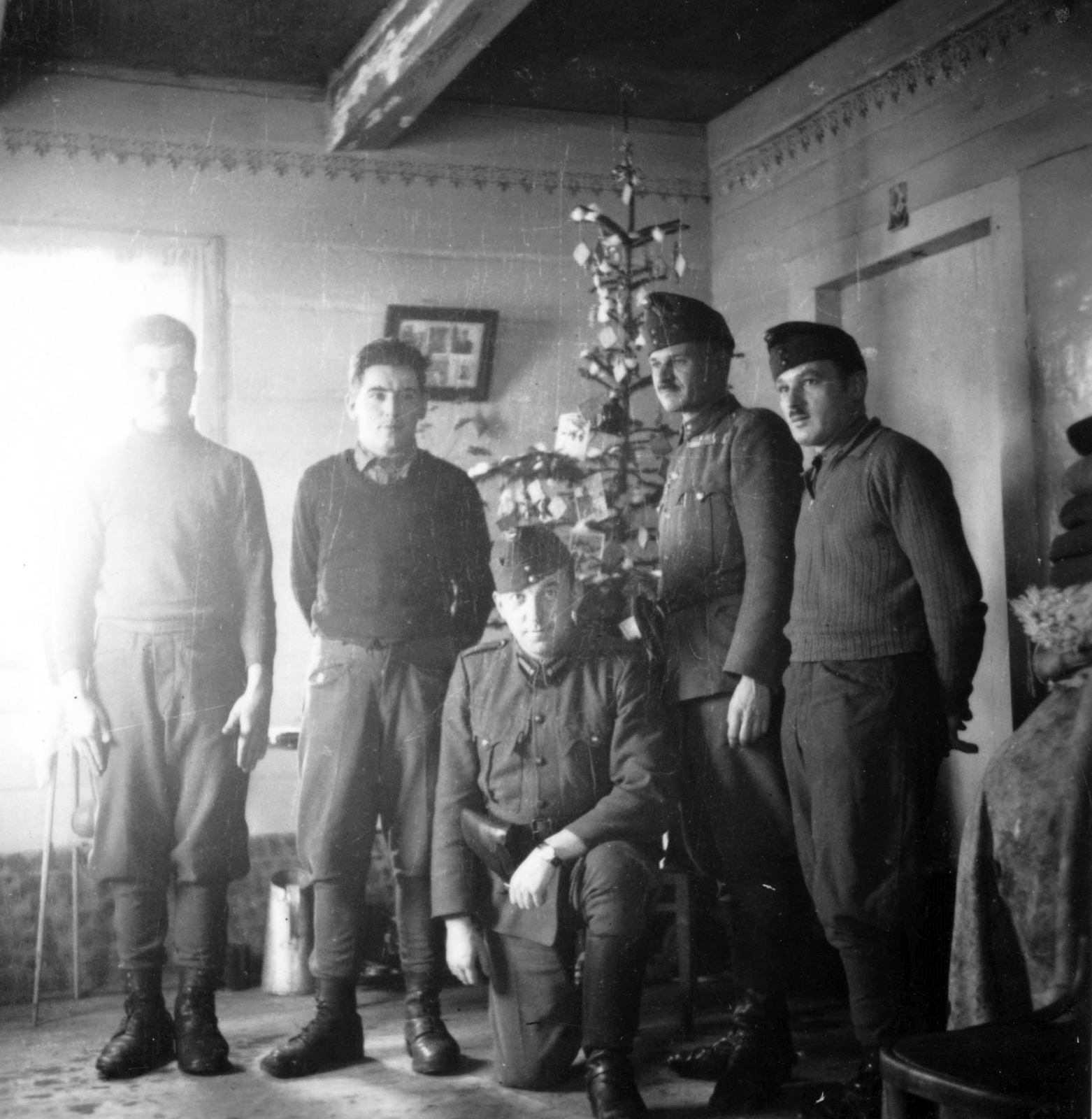 1942, Teller Ferenc, Gergelyi Béla, Christmas, christmas tree, second World War, soldier, hands behind the back, pistol holster, Fortepan #75436