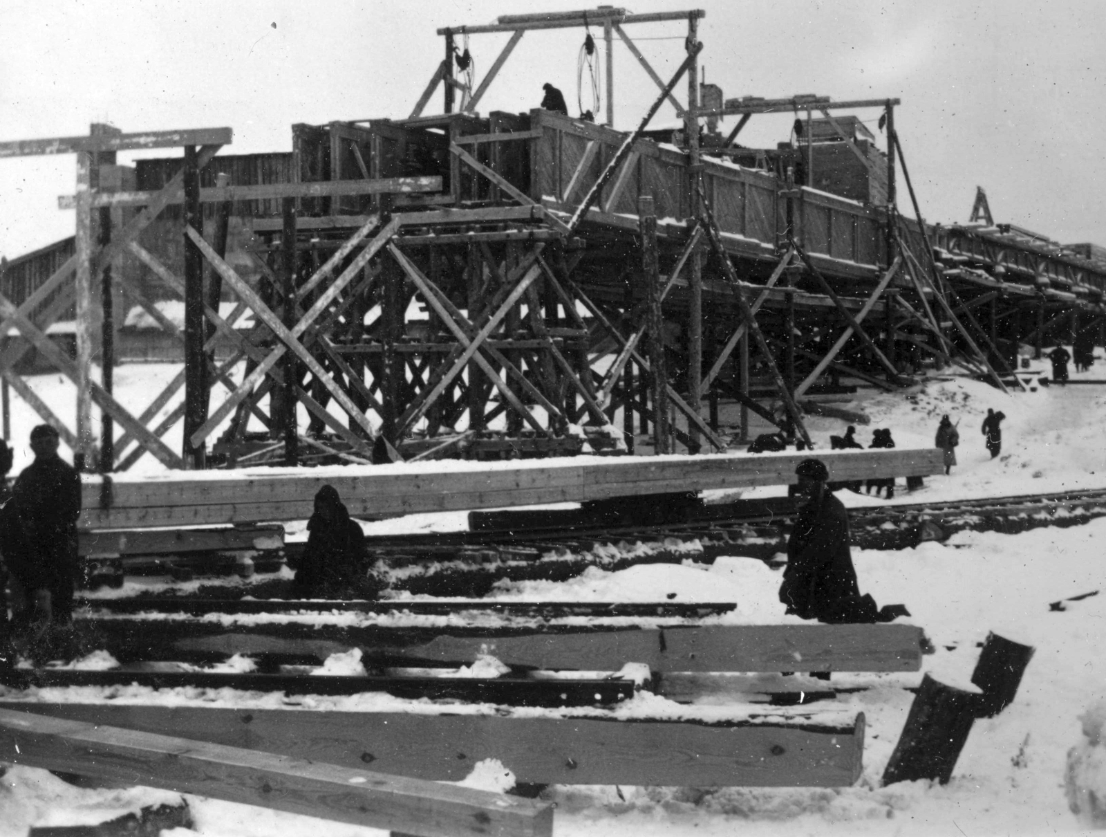 Ukraine, Kyiv, a Paton (ekkor Reichenau) híd építése a Dnyeper folyón., 1942, Teller Ferenc, Jankovich Ignác, second World War, bridge building, Fortepan #75480