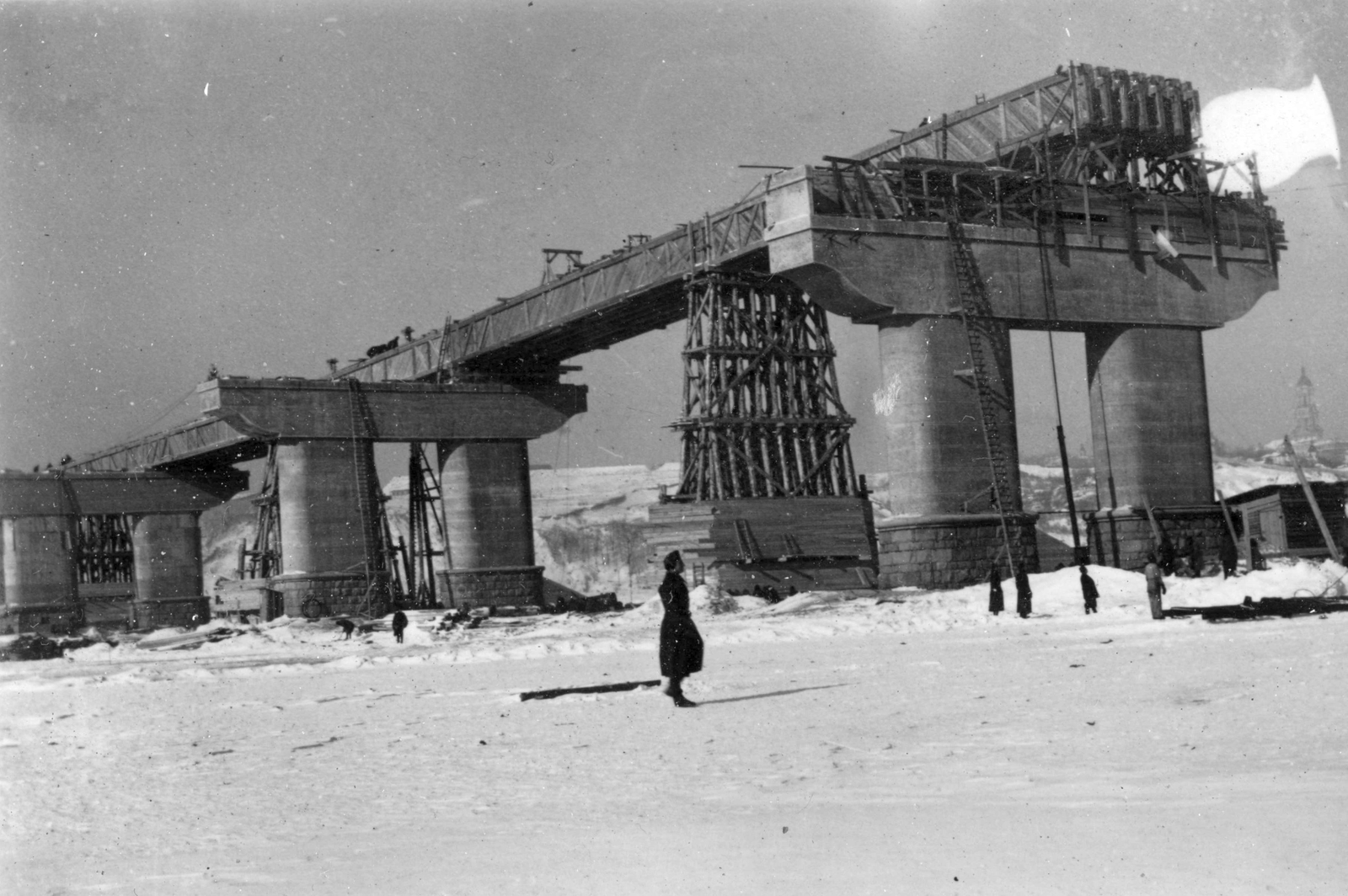 Ukraine, Kyiv, a Paton (ekkor Reichenau) híd építése a Dnyeper folyón., 1942, Teller Ferenc, Jankovich Ignác, second World War, bridge building, Fortepan #75491