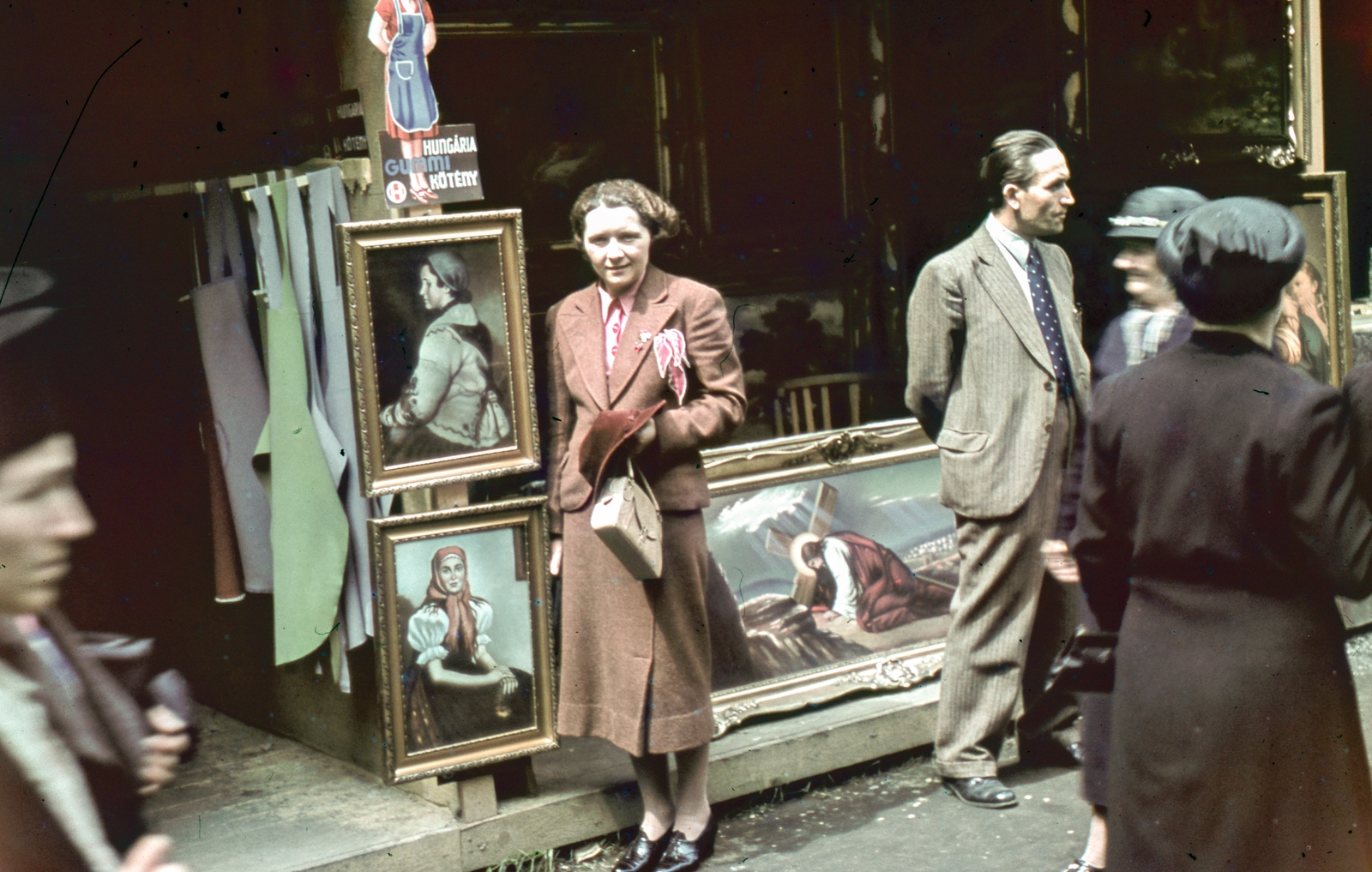 Hungary, Budapest XIV., 1939, Fortepan, portrait, art, hat, colorful, street view, woman, Budapest, Jesus Christ-portrayal, hands behind the back, hat in hand, ad, apron dress, Fortepan #75520