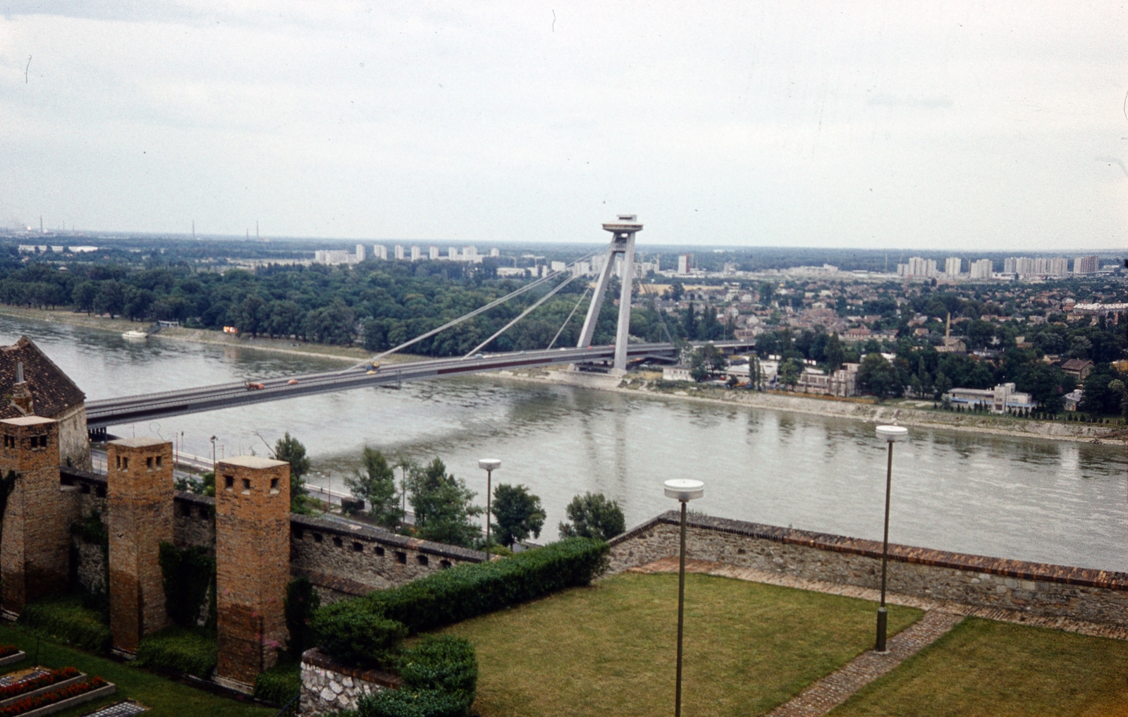 Slovakia, Bratislava, látkép a várból, Új híd., 1980, Kristek Pál, Czechoslovakia, colorful, bridge, river, lamp post, Danube, Duna-bridge, cable-stayed bridge, Jozef Lacko-design, Ladislav Kušnír-design, Ivan Slameň-design, Arpád Tesár-design, Jozef Zvara-design, Fortepan #75535