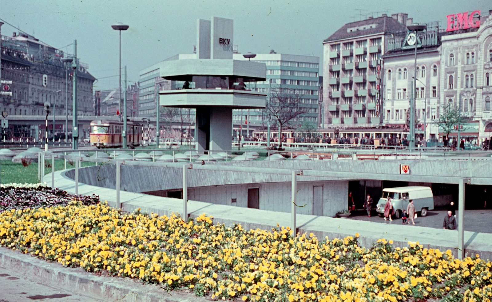 Magyarország, Budapest VIII., Baross tér., 1970, Kristek Pál, színes, villamos, Ganz UV, FVV CSM-2/CSM-4, Budapest, Nysa N59, Fortepan #75628