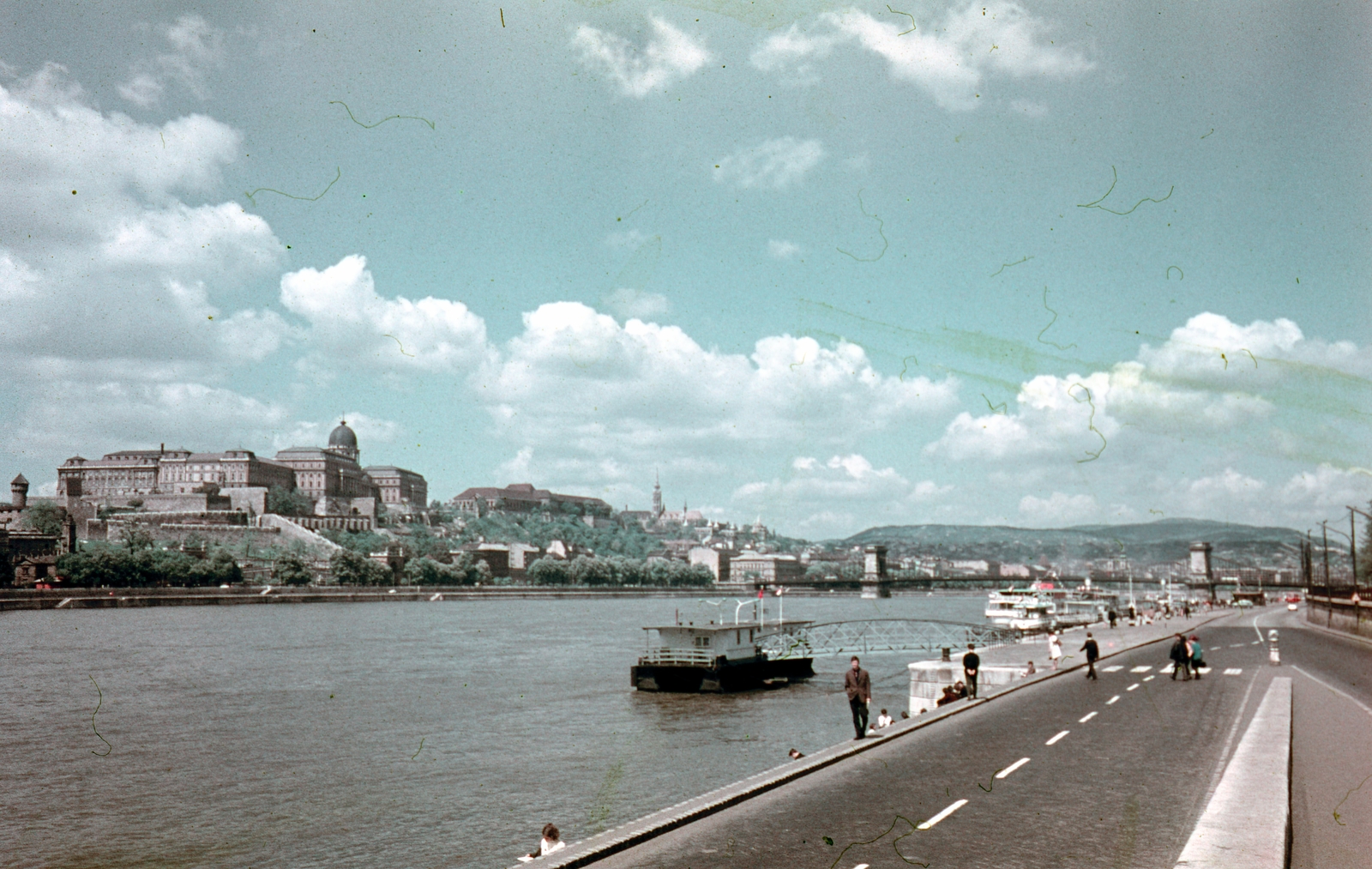 Hungary, Budapest V., pesti alsó rakpart a Március 15. térnél a budai Vár és a Széchenyi Lánchíd felé nézve., 1975, Kristek Pál, colorful, Budapest, dome, river, bridge, Fortepan #75631