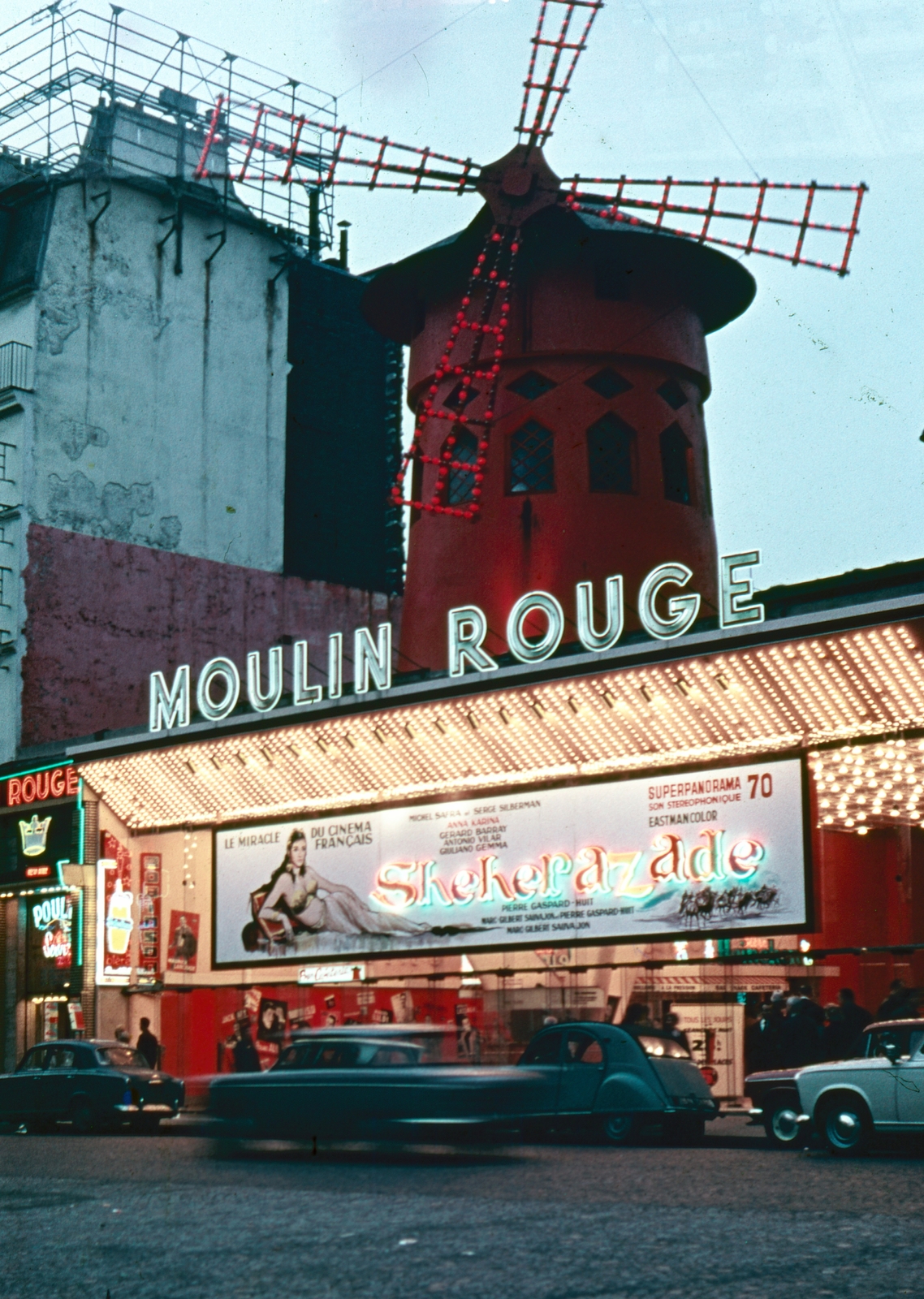 France, Paris, Boulevard de Clichy, Moulin Rouge mulató., 1963, Kristek Pál, colorful, cabaret, poster, windmill, Fortepan #75682