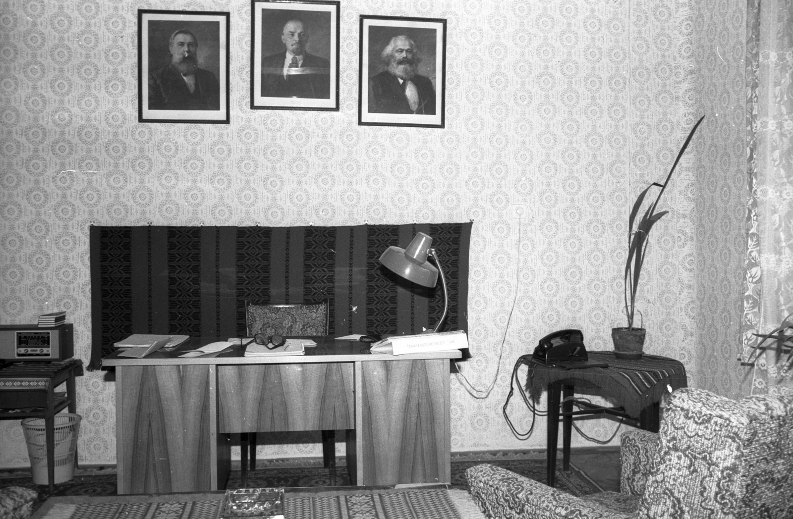 1983, Jankó Attila, Lenin-portrayal, telephone, Karl Marx-portrayal, Friedrich Engels-portrayal, Fortepan #75731