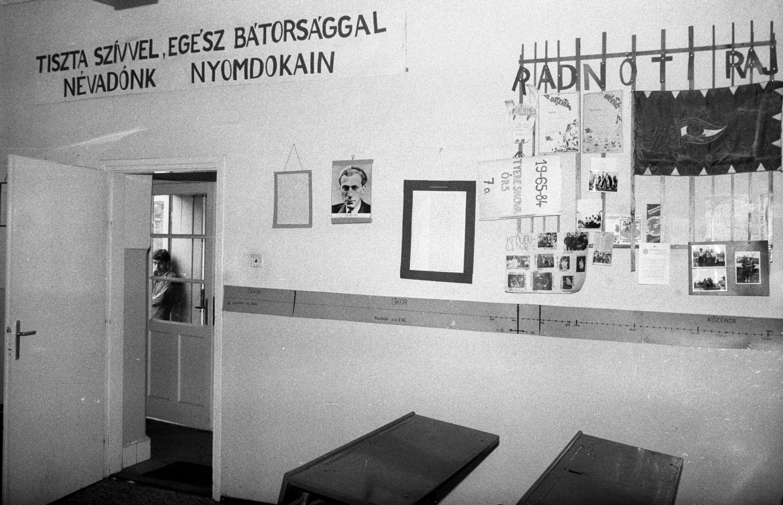 Hungary, Csanádapáca, Szent Gellért út, Általános Iskola., 1983, Jankó Attila, classroom, slogan, Fortepan #75734