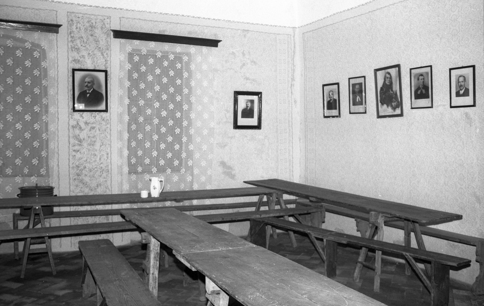 1983, Jankó Attila, bench, wall picture, pub, Fortepan #75741