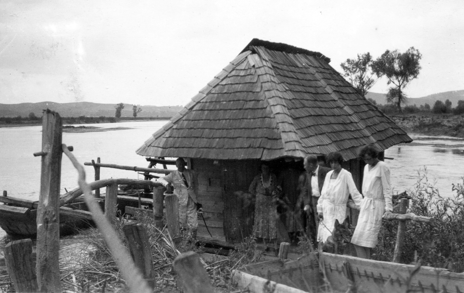 Romania,Transylvania, Năpradea, Szamos-part a falu mellett., 1930, Péchy László, fashion, dog, lake, tableau, Mill, boat, bow tie, Fortepan #75809