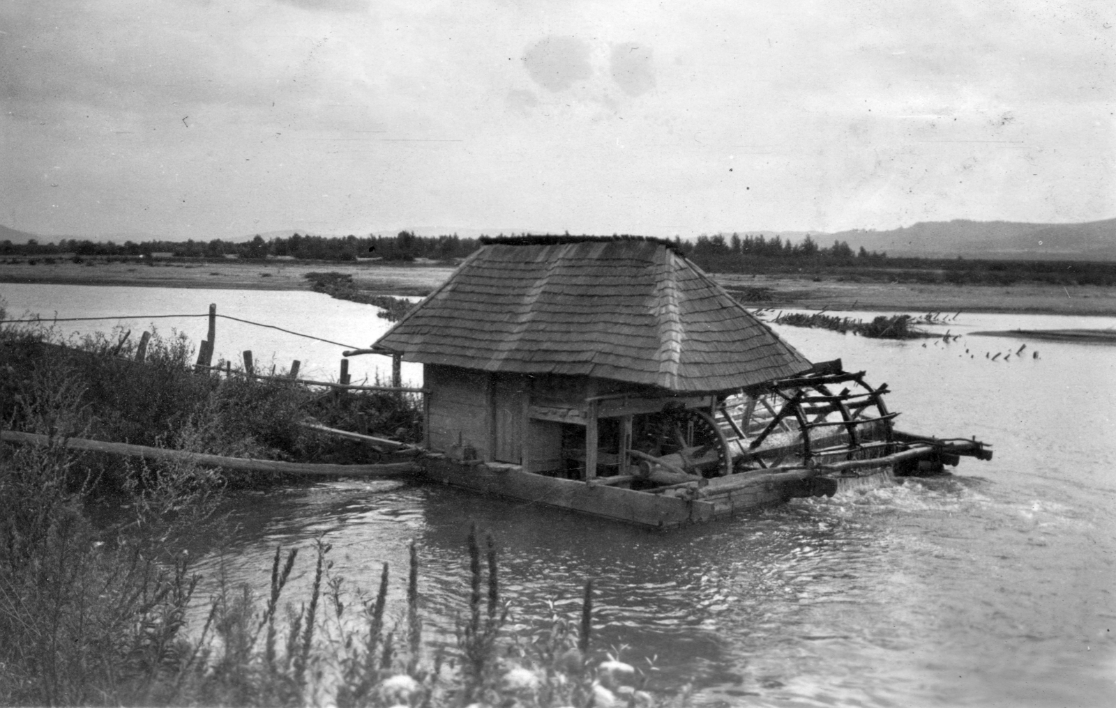Románia,Erdély, Náprád, Szamos-part a falu mellett., 1930, Péchy László, malom, hajómalom, Fortepan #75810