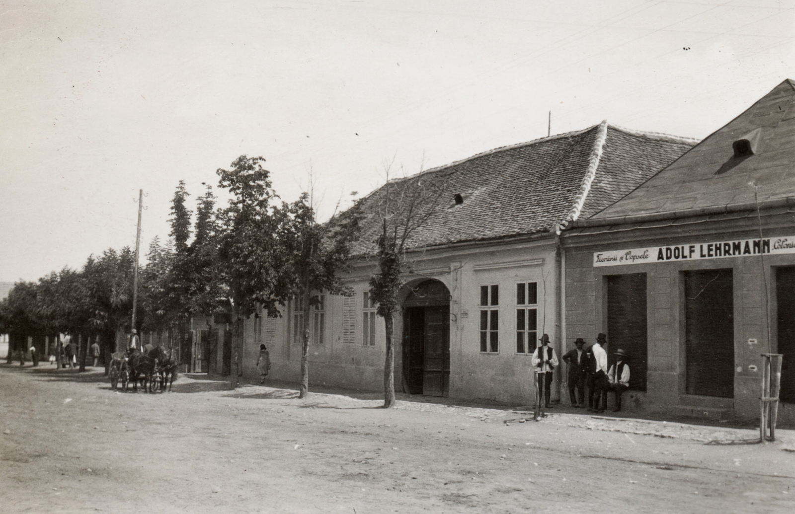 Románia,Erdély, Zsibó, jobbról a második a Péchy-ház., 1927, Péchy László, ló, földút, fasor, Fortepan #75827
